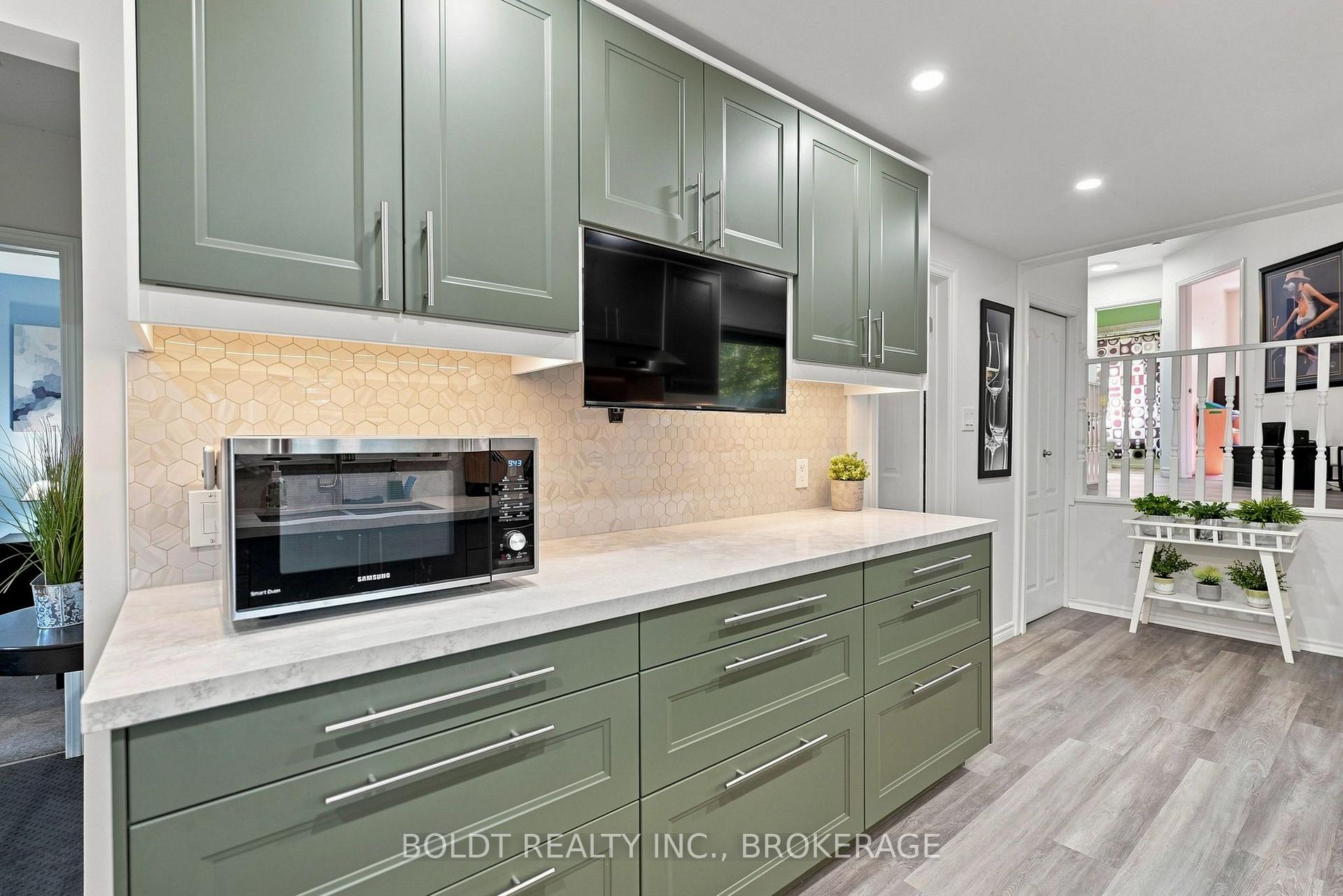 Photo 13 of 16 Longfellow Avenue, St. Catharines, Haig — HOMEH
