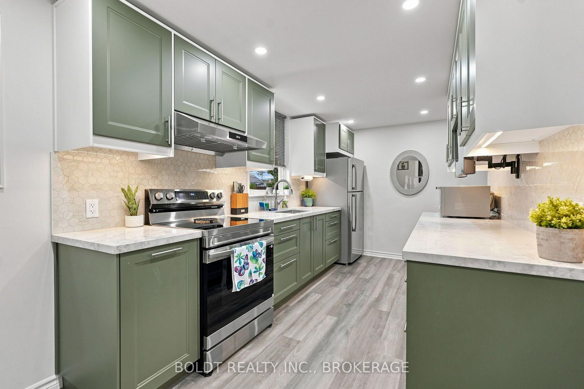 Photo 14 of 16 Longfellow Avenue, St. Catharines, Haig — HOMEH