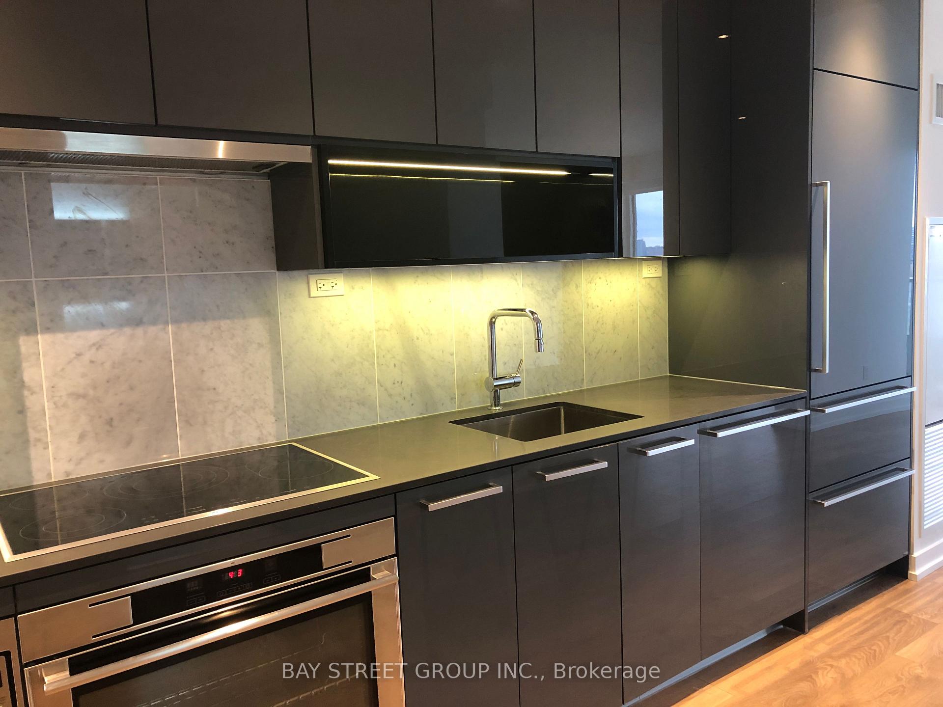 Photo 7 of Unit 1808, 117 Mcmahon Drive, North York, Bayview Village — HOMEH