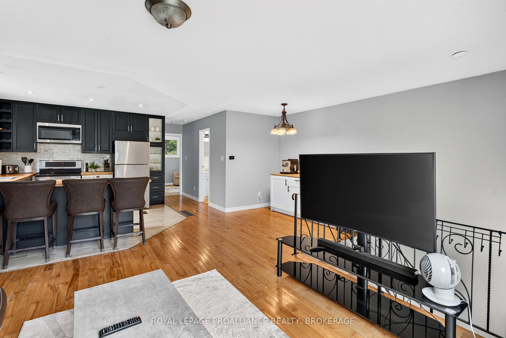Photo 6 of 117 Wycliffe Crescent, Kingston, East of Sir John A. Blvd — HOMEH