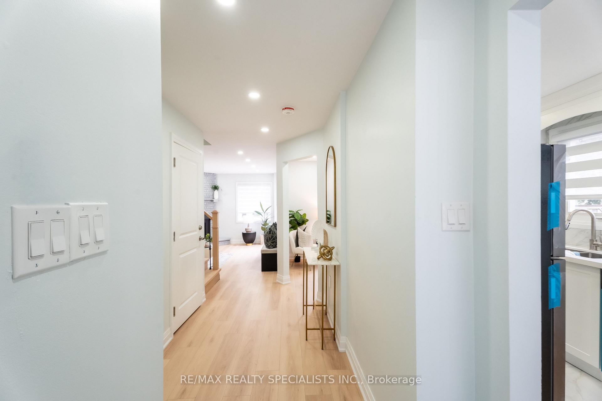 Photo 6 of 66 Banting Crescent, Brampton, Fletcher's West — HOMEH