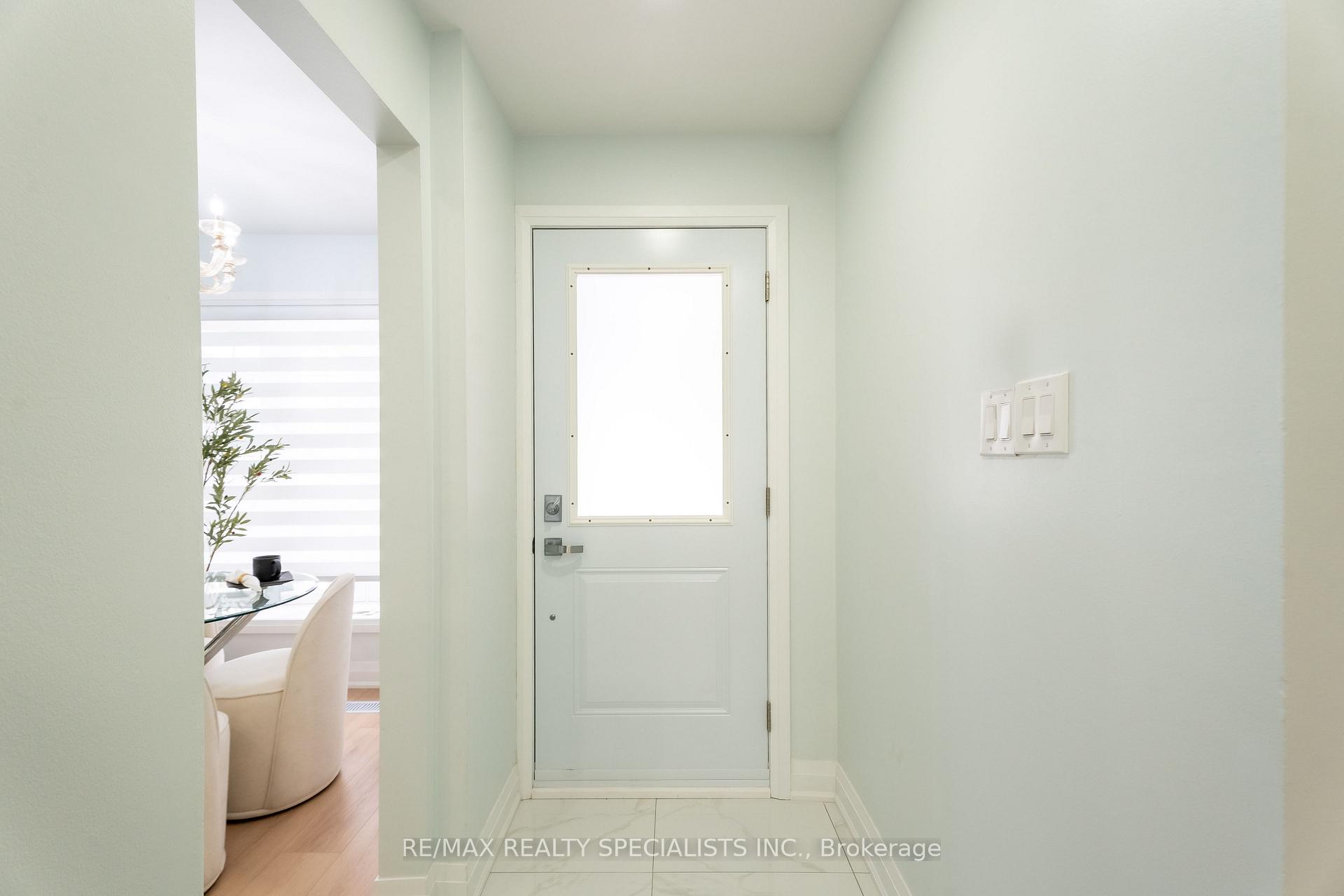 Photo 7 of 66 Banting Crescent, Brampton, Fletcher's West — HOMEH
