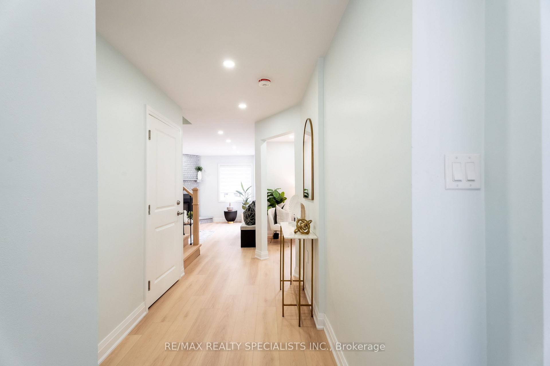 Photo 8 of 66 Banting Crescent, Brampton, Fletcher's West — HOMEH