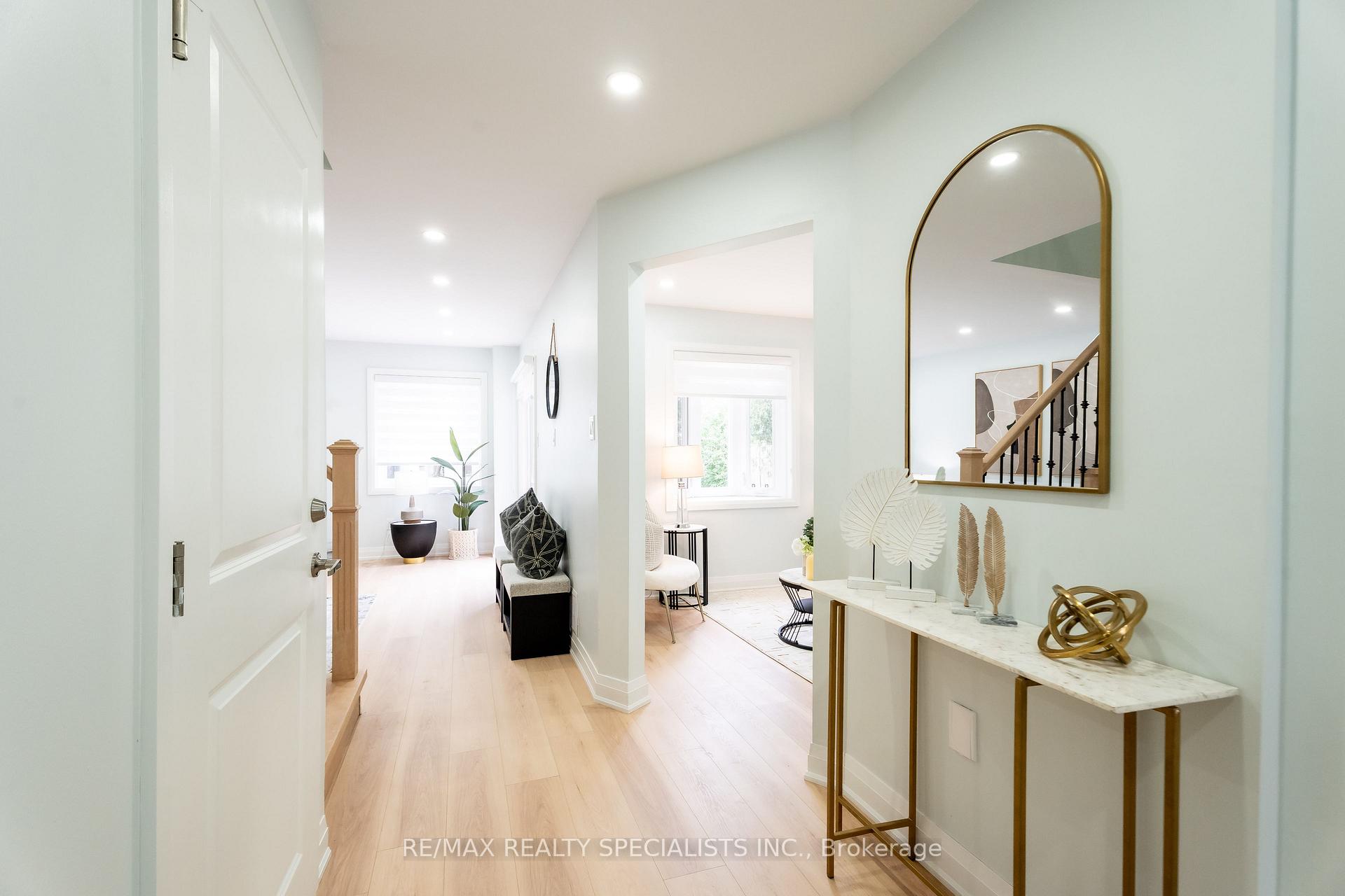 Photo 9 of 66 Banting Crescent, Brampton, Fletcher's West — HOMEH