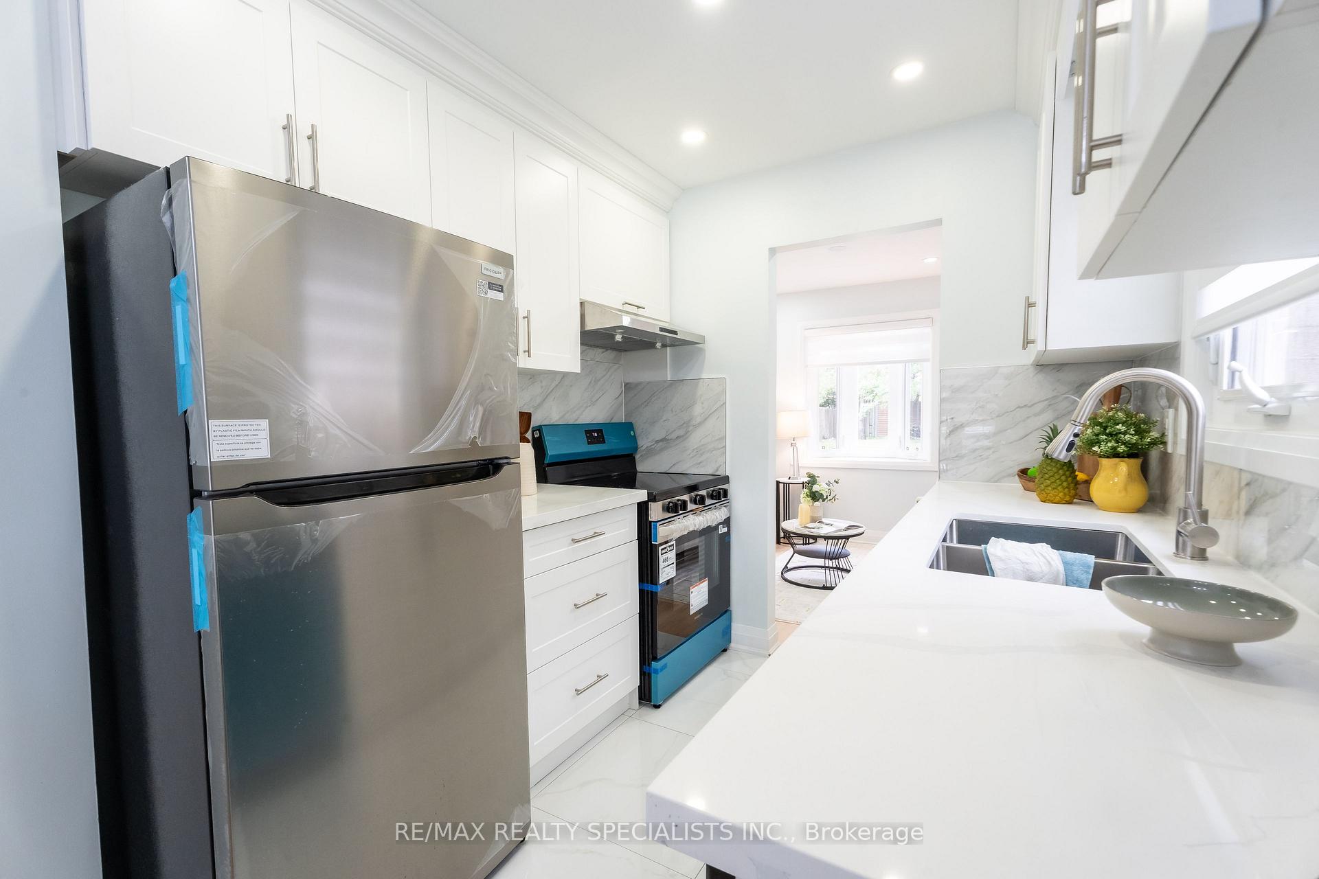 Photo 13 of 66 Banting Crescent, Brampton, Fletcher's West — HOMEH