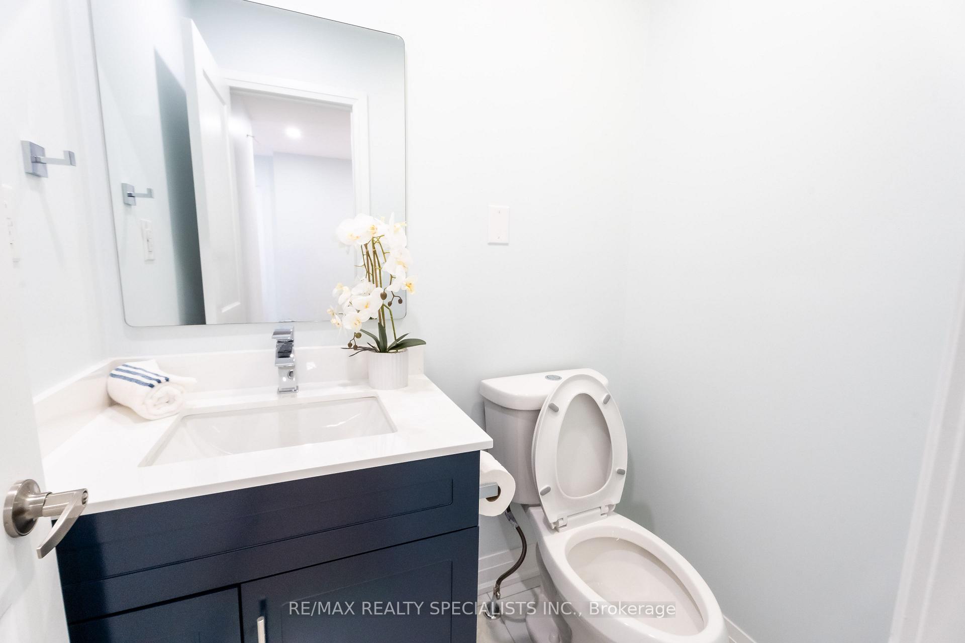Photo 14 of 66 Banting Crescent, Brampton, Fletcher's West — HOMEH