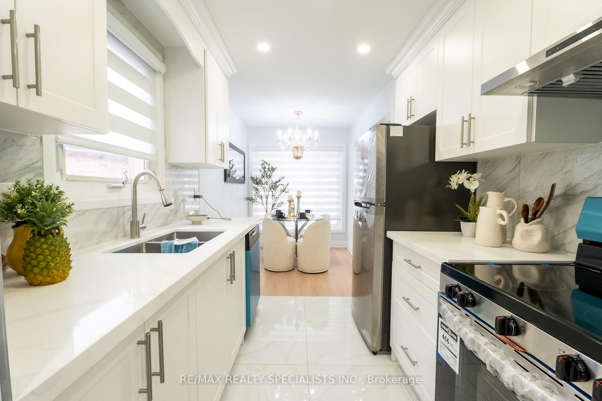 Photo 20 of 66 Banting Crescent, Brampton, Fletcher's West — HOMEH