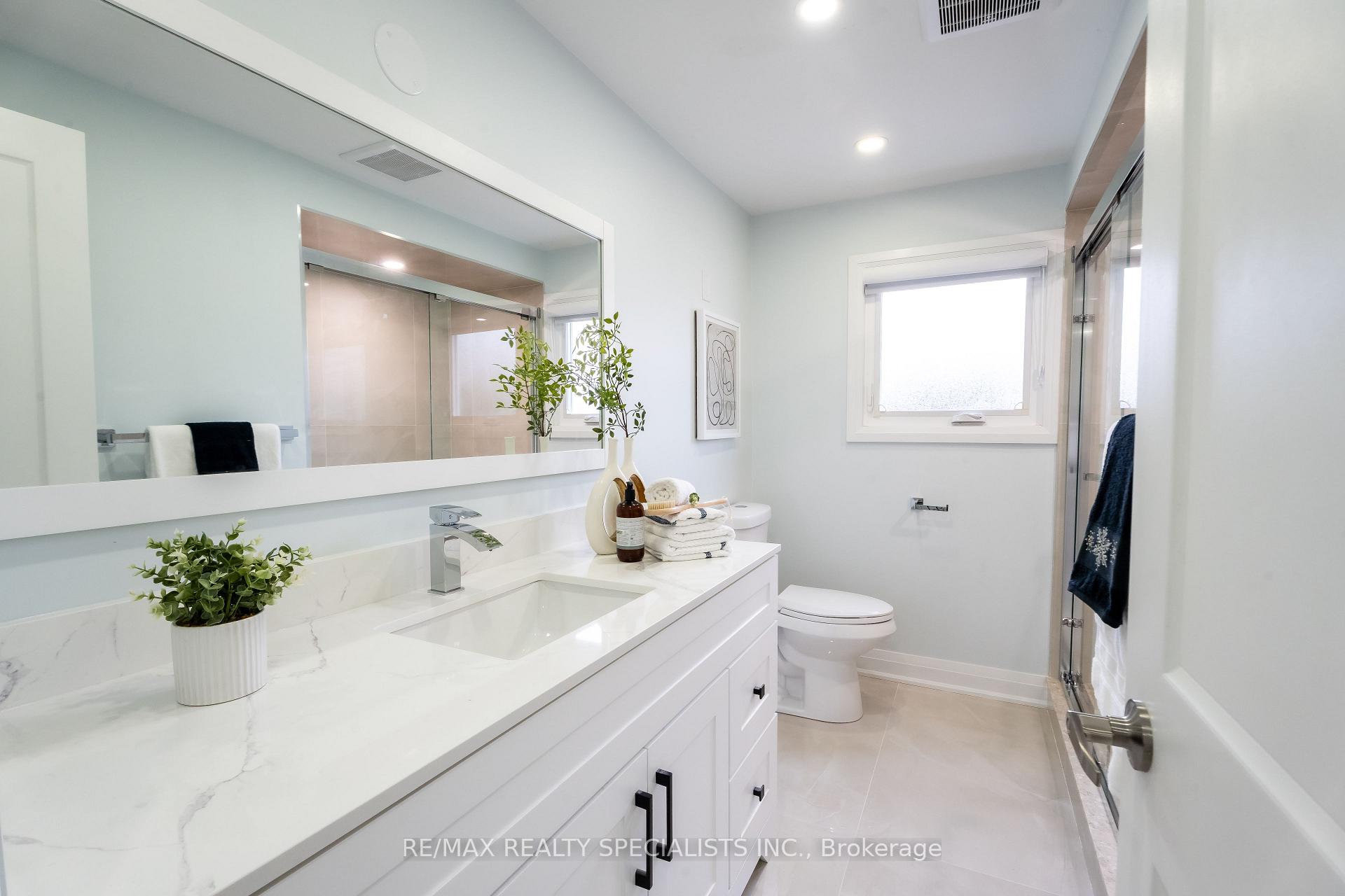 Photo 24 of 66 Banting Crescent, Brampton, Fletcher's West — HOMEH