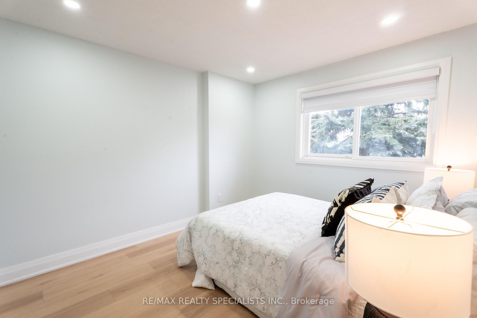 Photo 32 of 66 Banting Crescent, Brampton, Fletcher's West — HOMEH