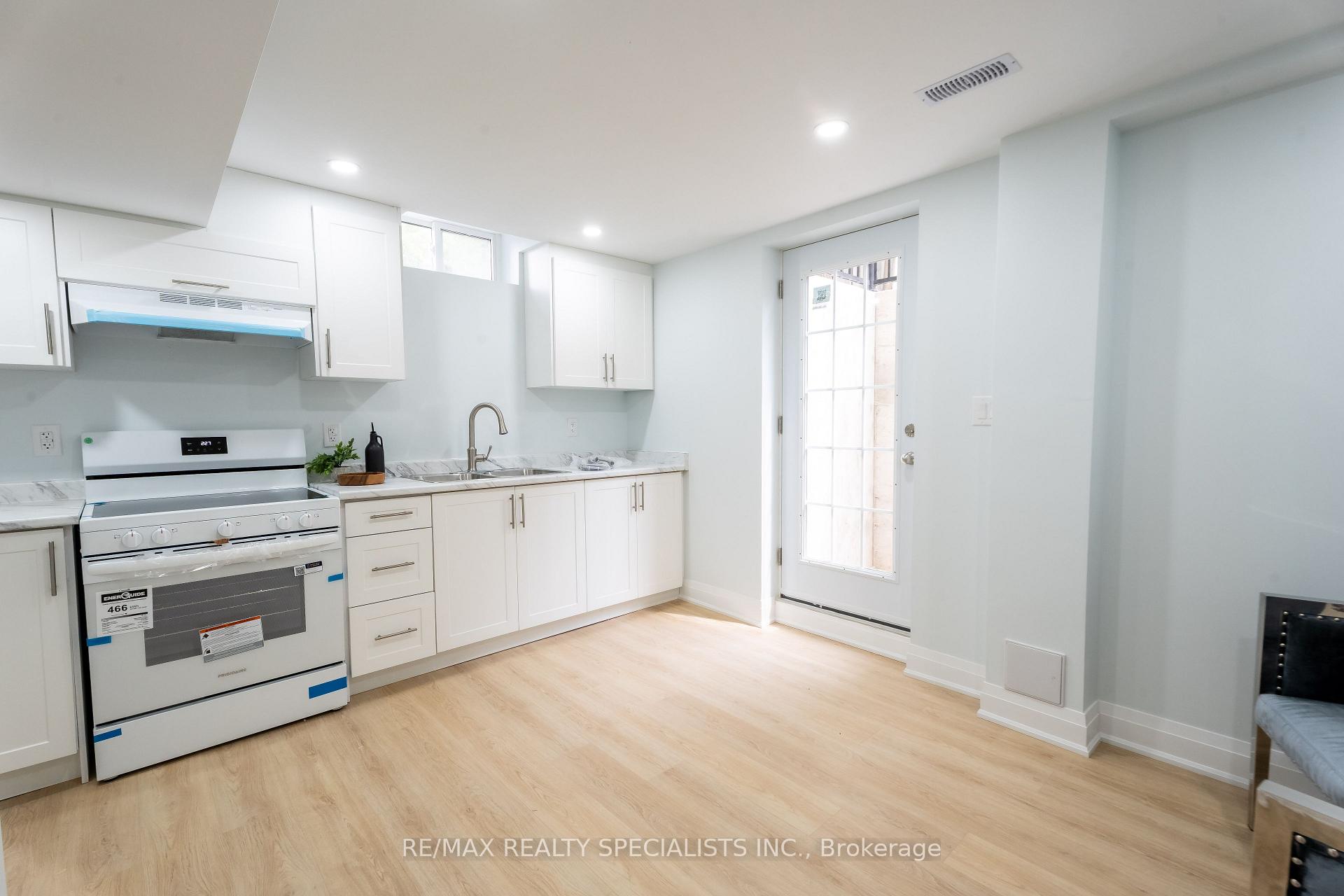Photo 36 of 66 Banting Crescent, Brampton, Fletcher's West — HOMEH