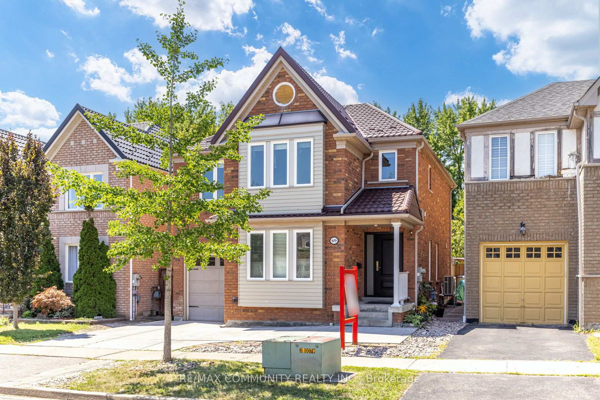 Photo 3 of 69 McSweeney Crescent, Ajax, Northwest Ajax — HOMEH