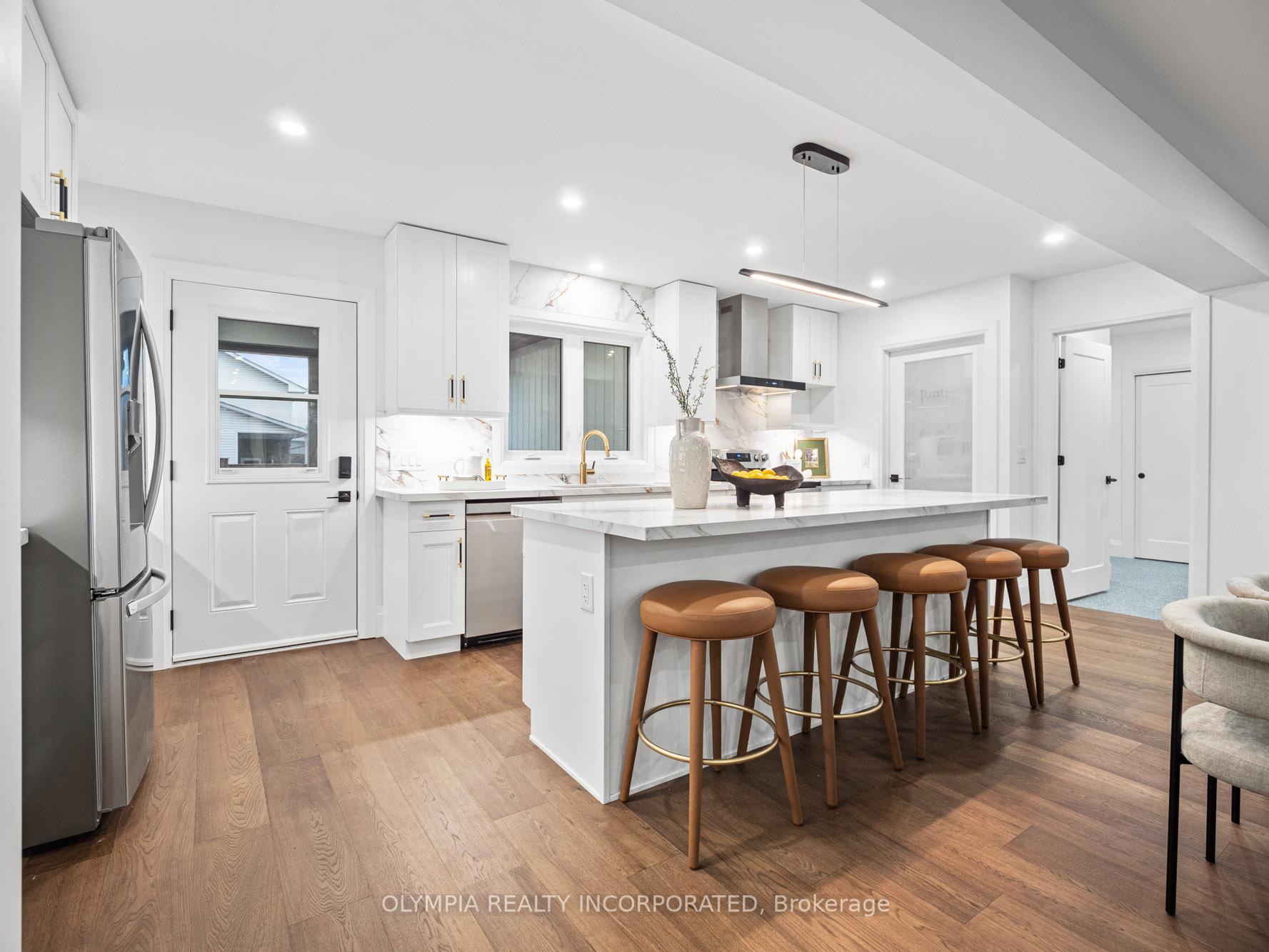 Photo 5 of 1110 Vansickle Road N, St. Catharines, Grapeview — HOMEH