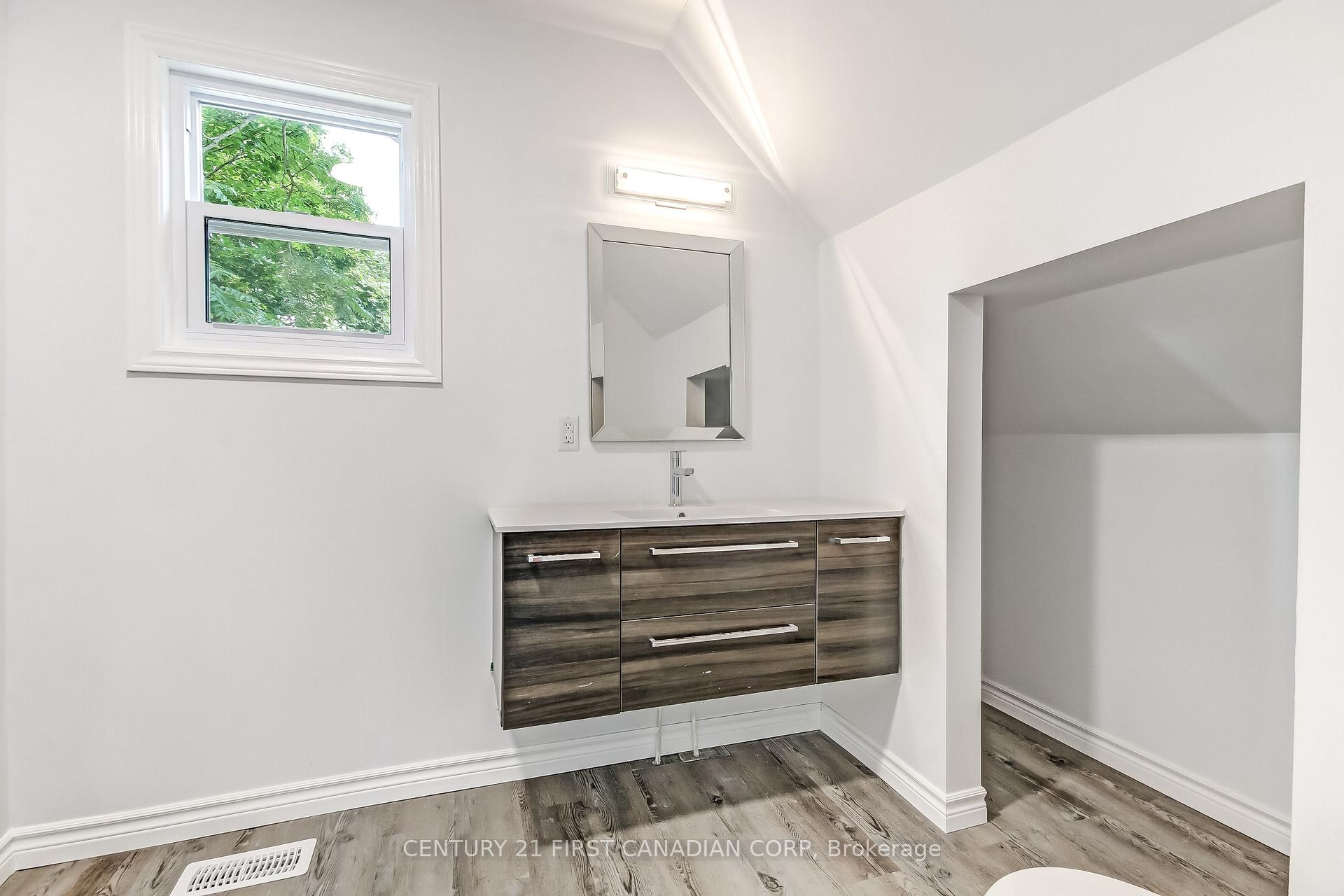 Photo 13 of 76 Chestnut Street, St. Thomas — HOMEH
