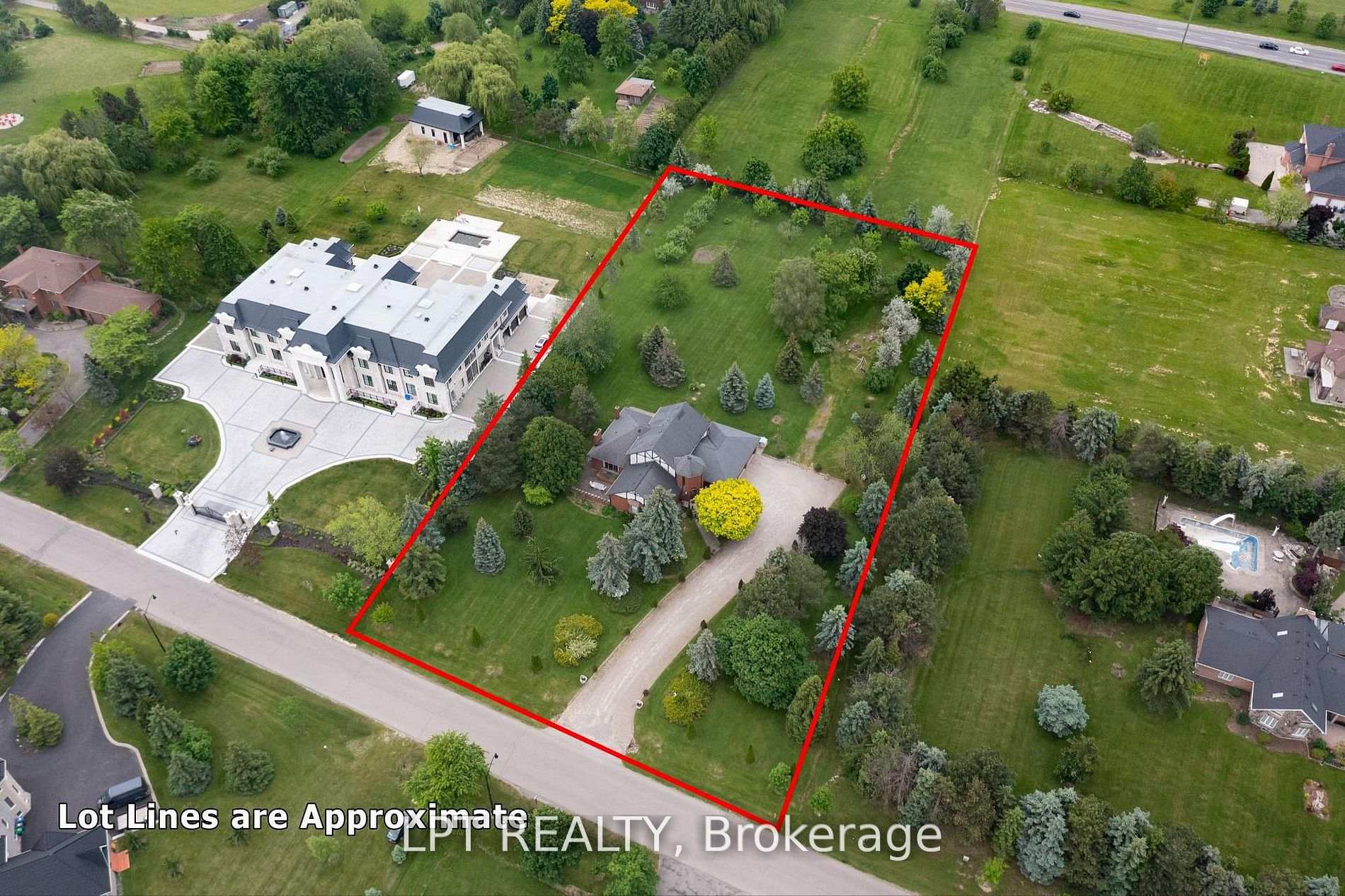 Photo 2 of 6 Fenton Way, Brampton, Toronto Gore Rural Estate — HOMEH