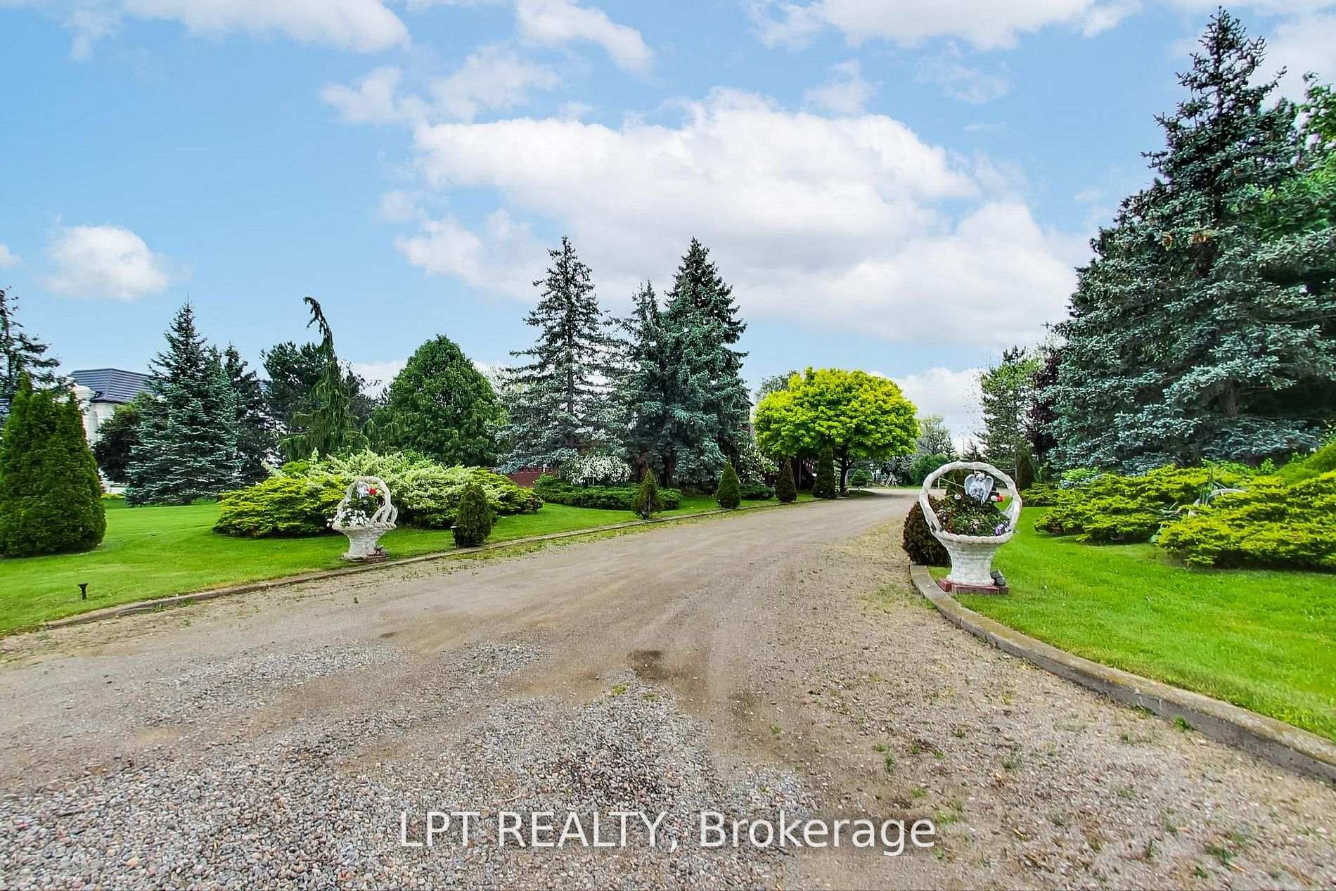 Photo 6 of 6 Fenton Way, Brampton, Toronto Gore Rural Estate — HOMEH