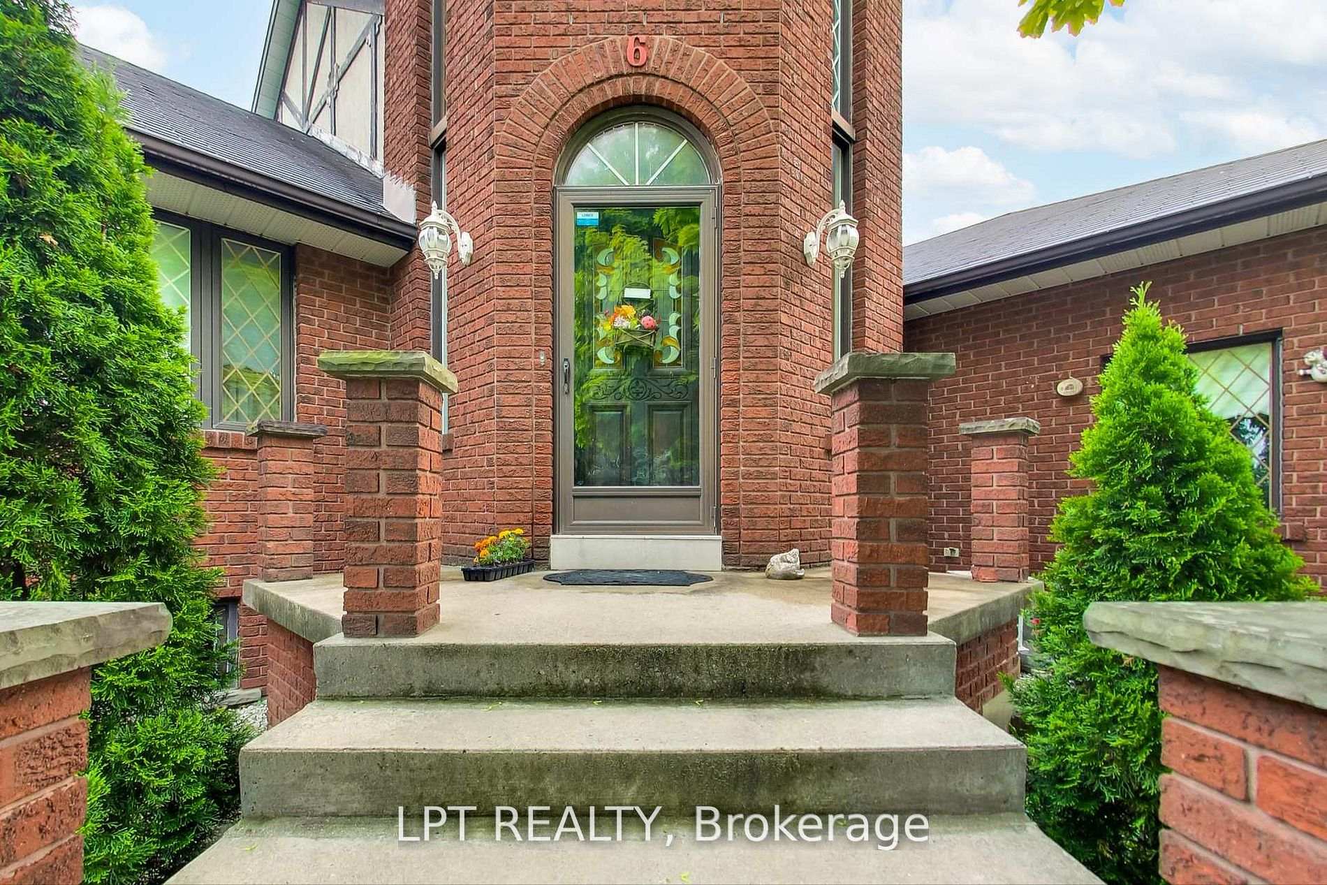 Photo 10 of 6 Fenton Way, Brampton, Toronto Gore Rural Estate — HOMEH