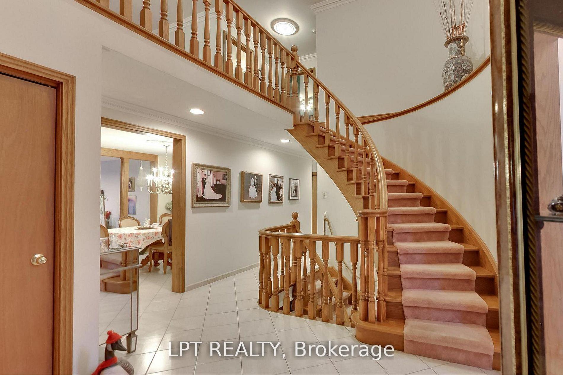 Photo 14 of 6 Fenton Way, Brampton, Toronto Gore Rural Estate — HOMEH