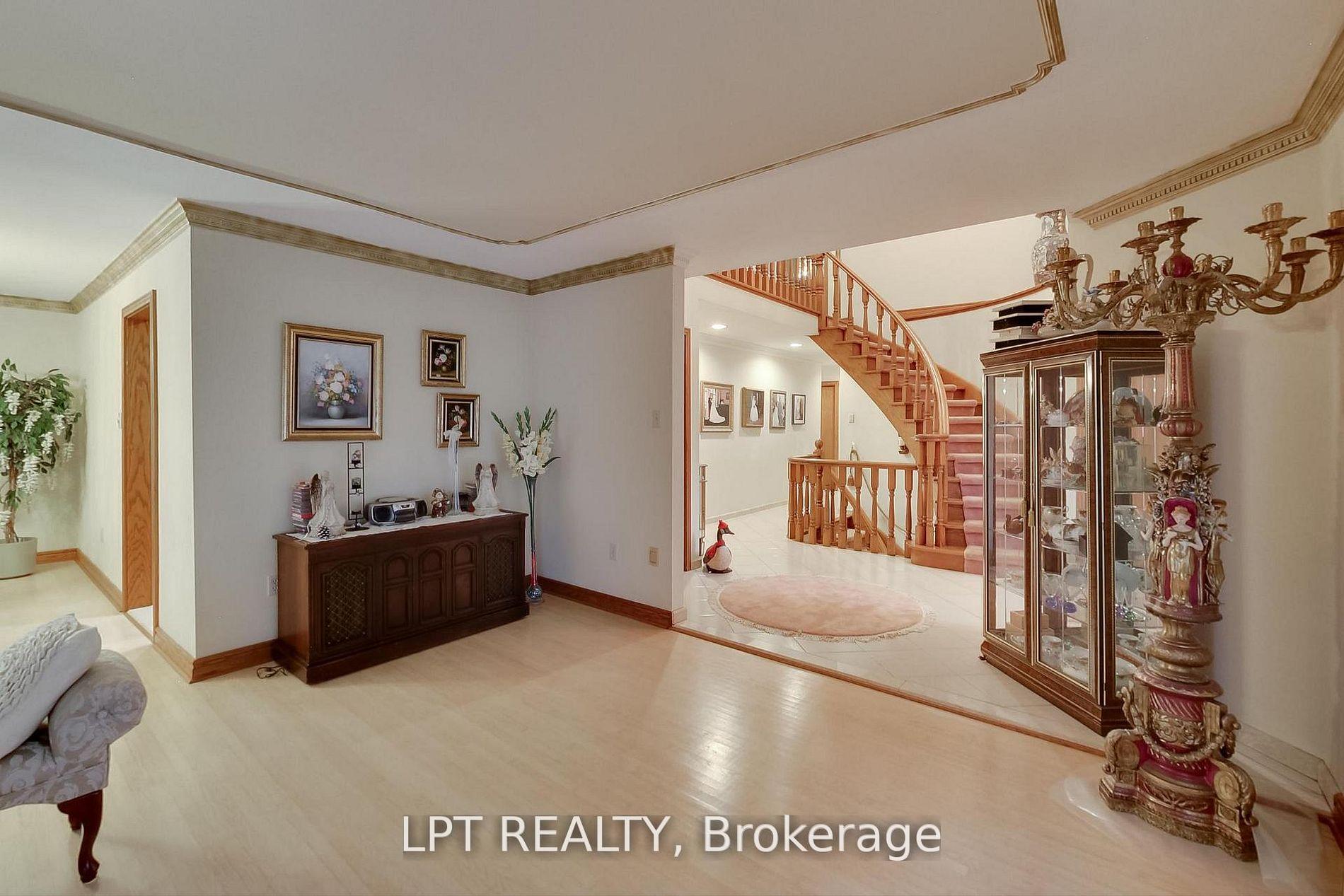 Photo 17 of 6 Fenton Way, Brampton, Toronto Gore Rural Estate — HOMEH