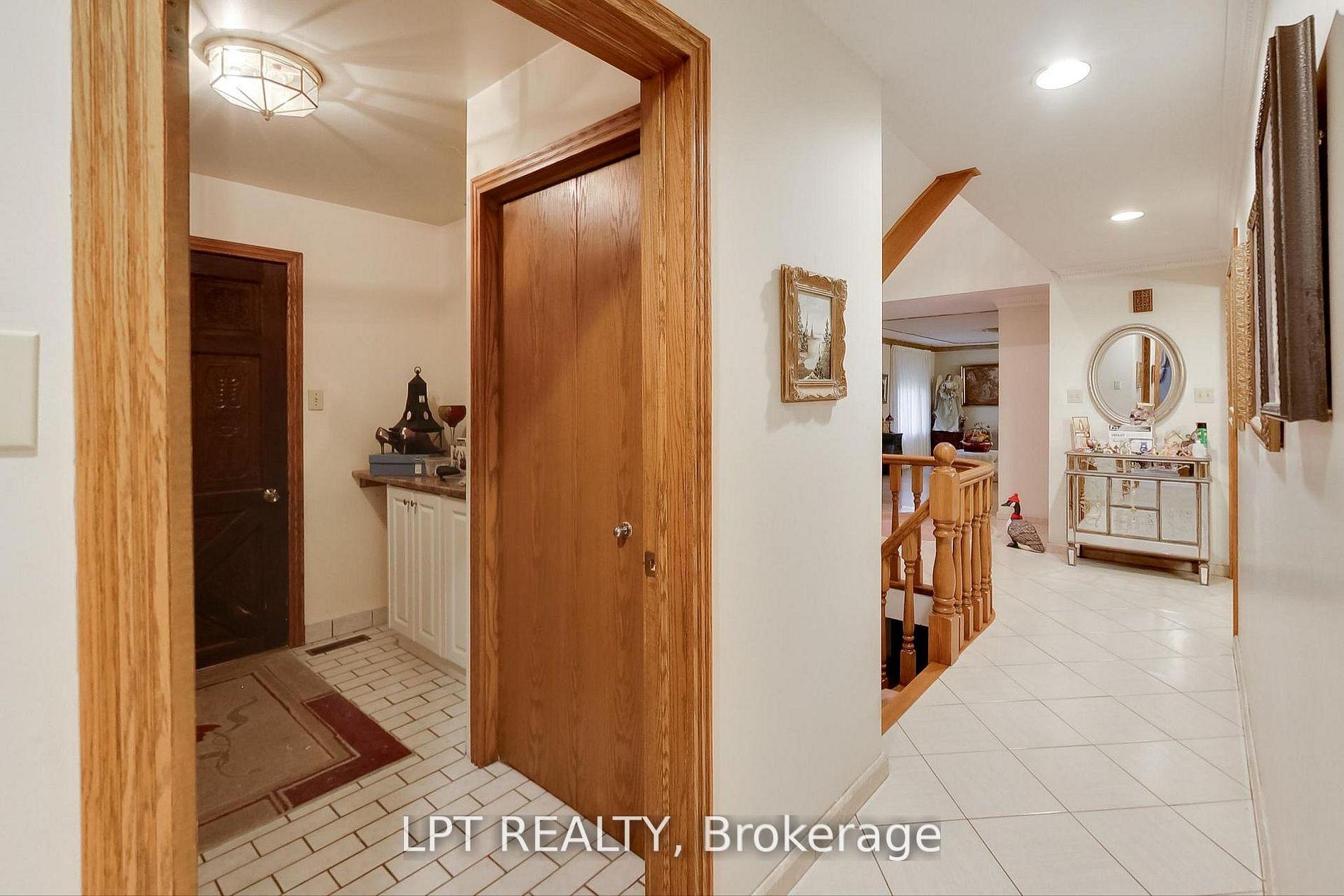 Photo 29 of 6 Fenton Way, Brampton, Toronto Gore Rural Estate — HOMEH