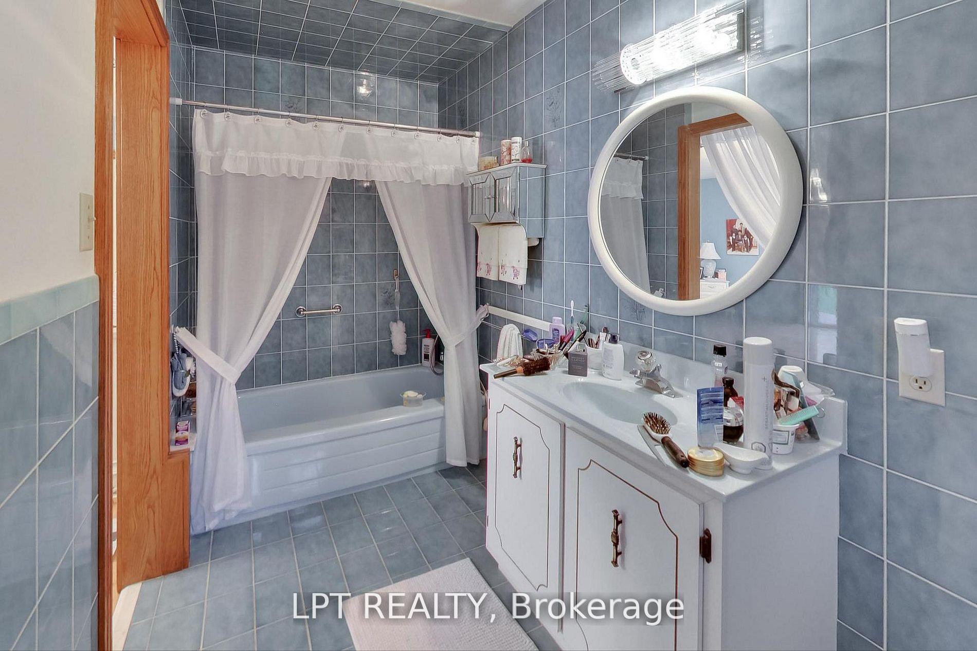 Photo 37 of 6 Fenton Way, Brampton, Toronto Gore Rural Estate — HOMEH