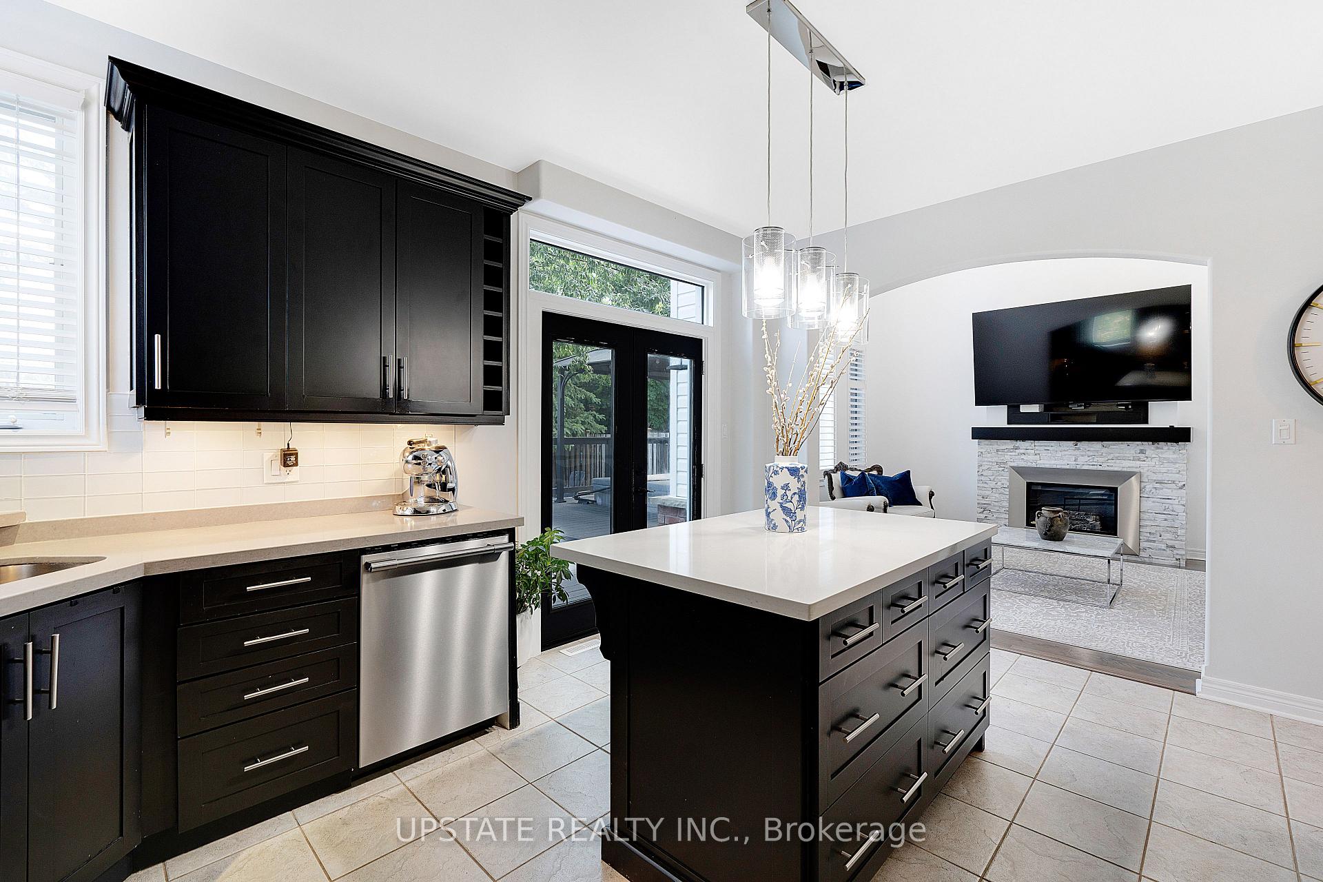 Photo 6 of 11 Kensington Trail, Barrie, Innis-Shore — HOMEH
