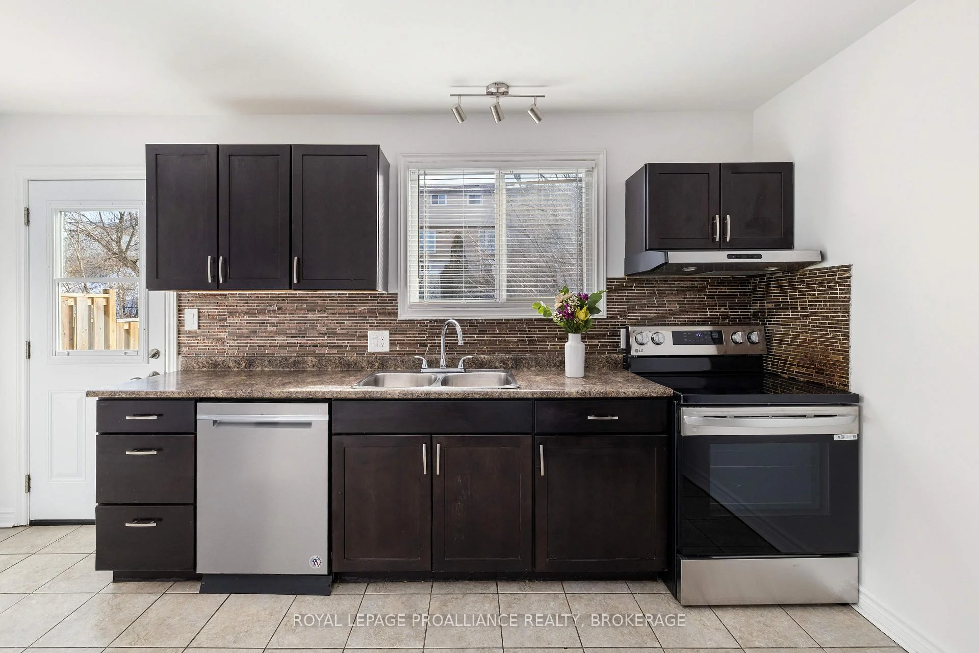 Photo 25 of Unit 53, 44 Rosemund Crescent, Kingston, West of Sir John A. Blvd — HOMEH