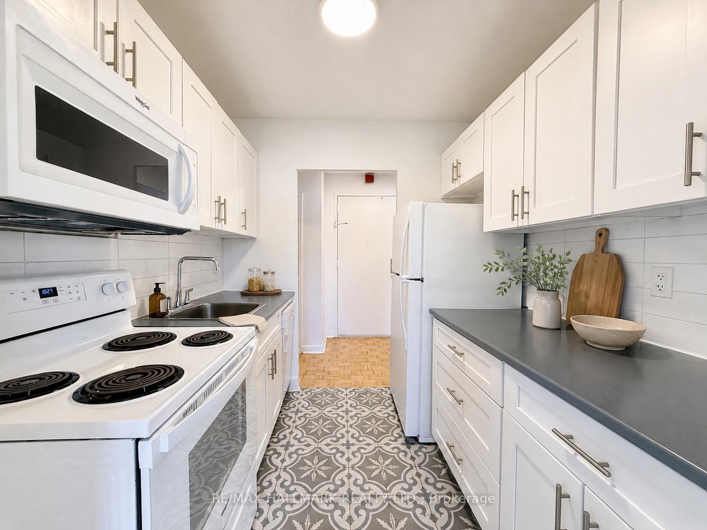 Photo 6 of Unit 208, 30 Upper Canada Drive, North York, St. Andrew-Windfields — HOMEH