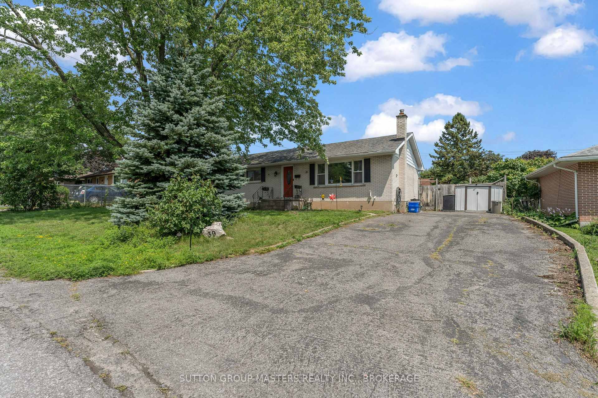 Photo 1 of 39 Oxford Crescent, Loyalist, Amherstview — HOMEH