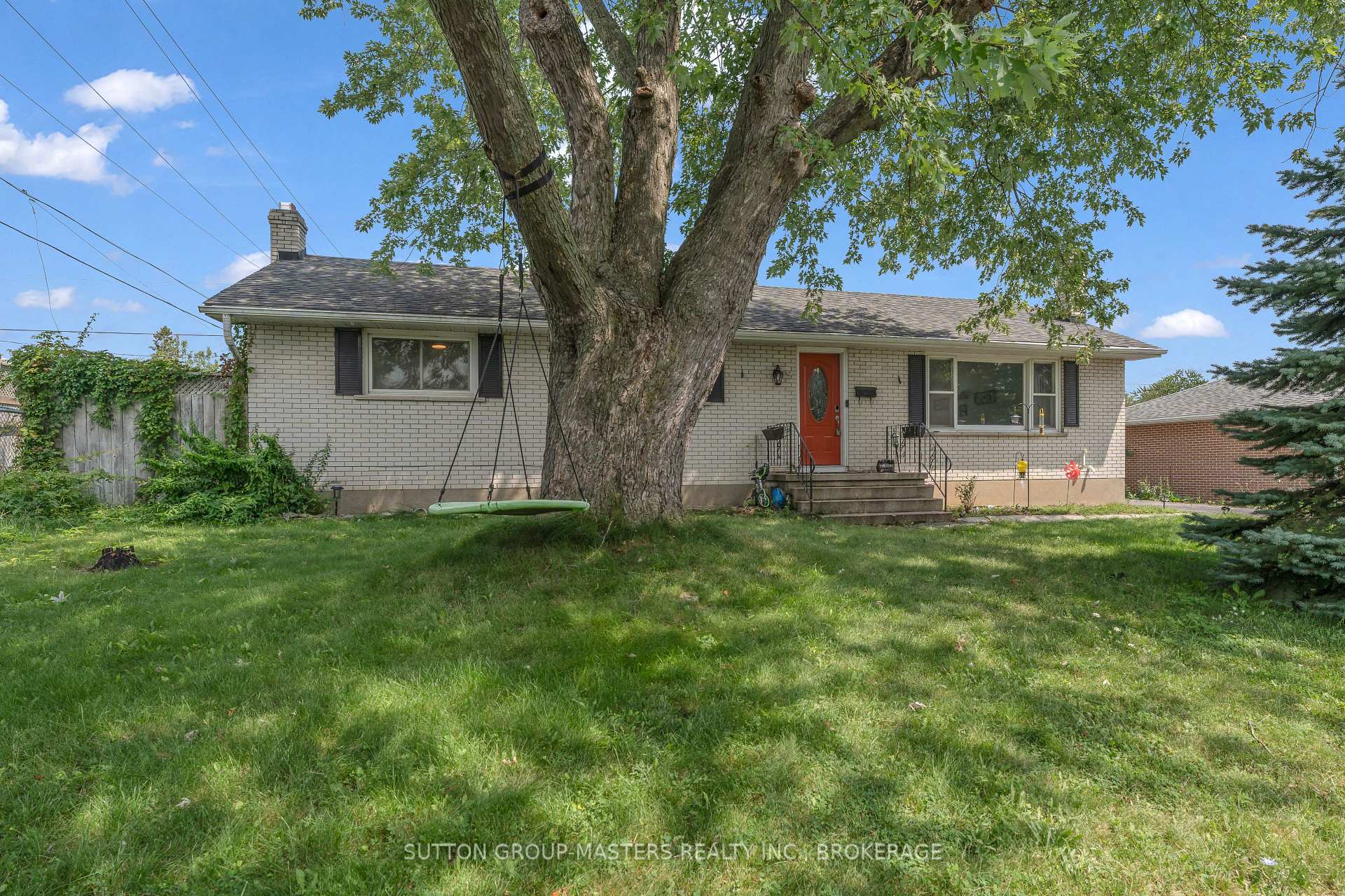 Photo 2 of 39 Oxford Crescent, Loyalist, Amherstview — HOMEH