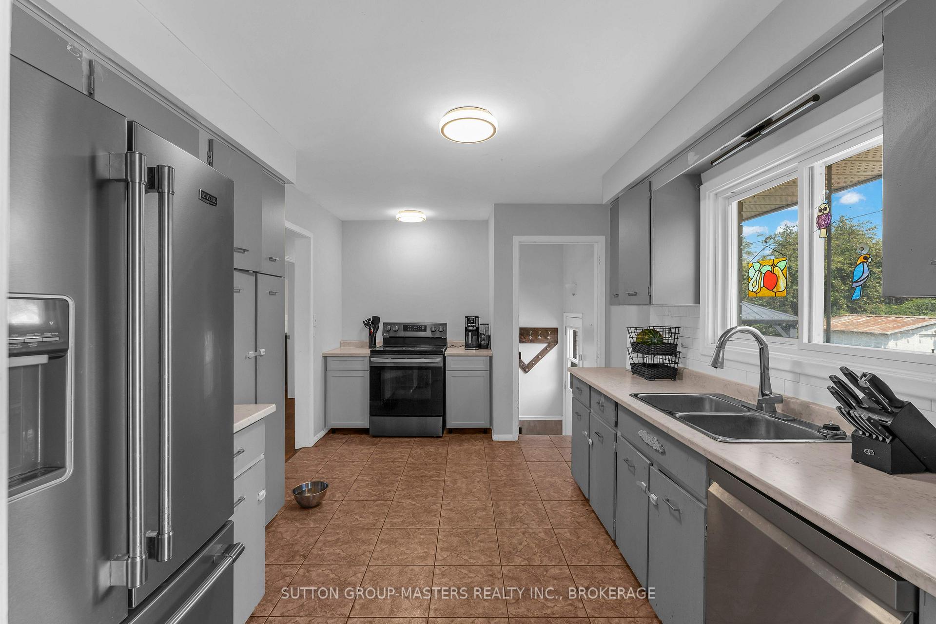 Photo 11 of 39 Oxford Crescent, Loyalist, Amherstview — HOMEH