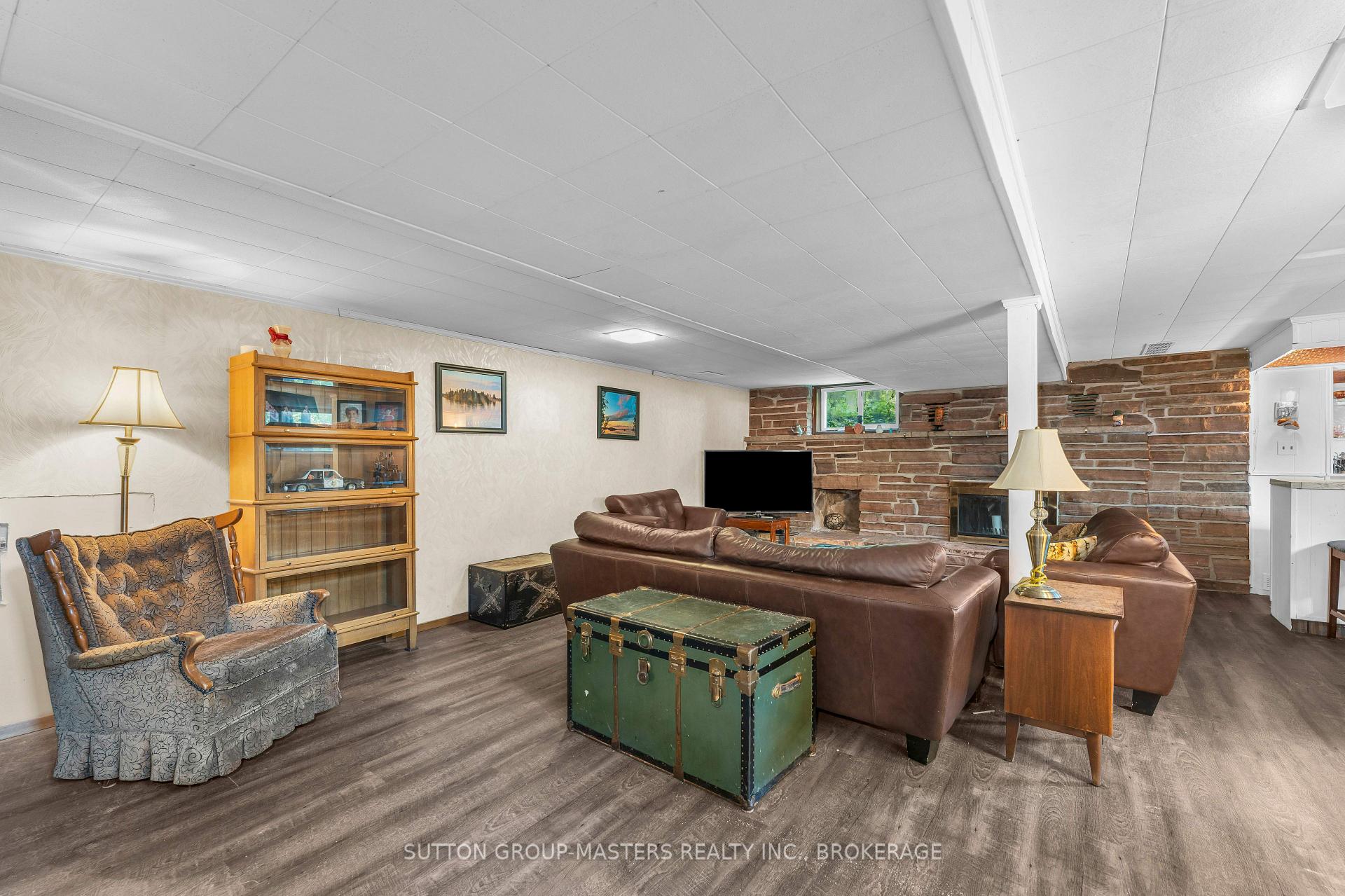 Photo 23 of 39 Oxford Crescent, Loyalist, Amherstview — HOMEH