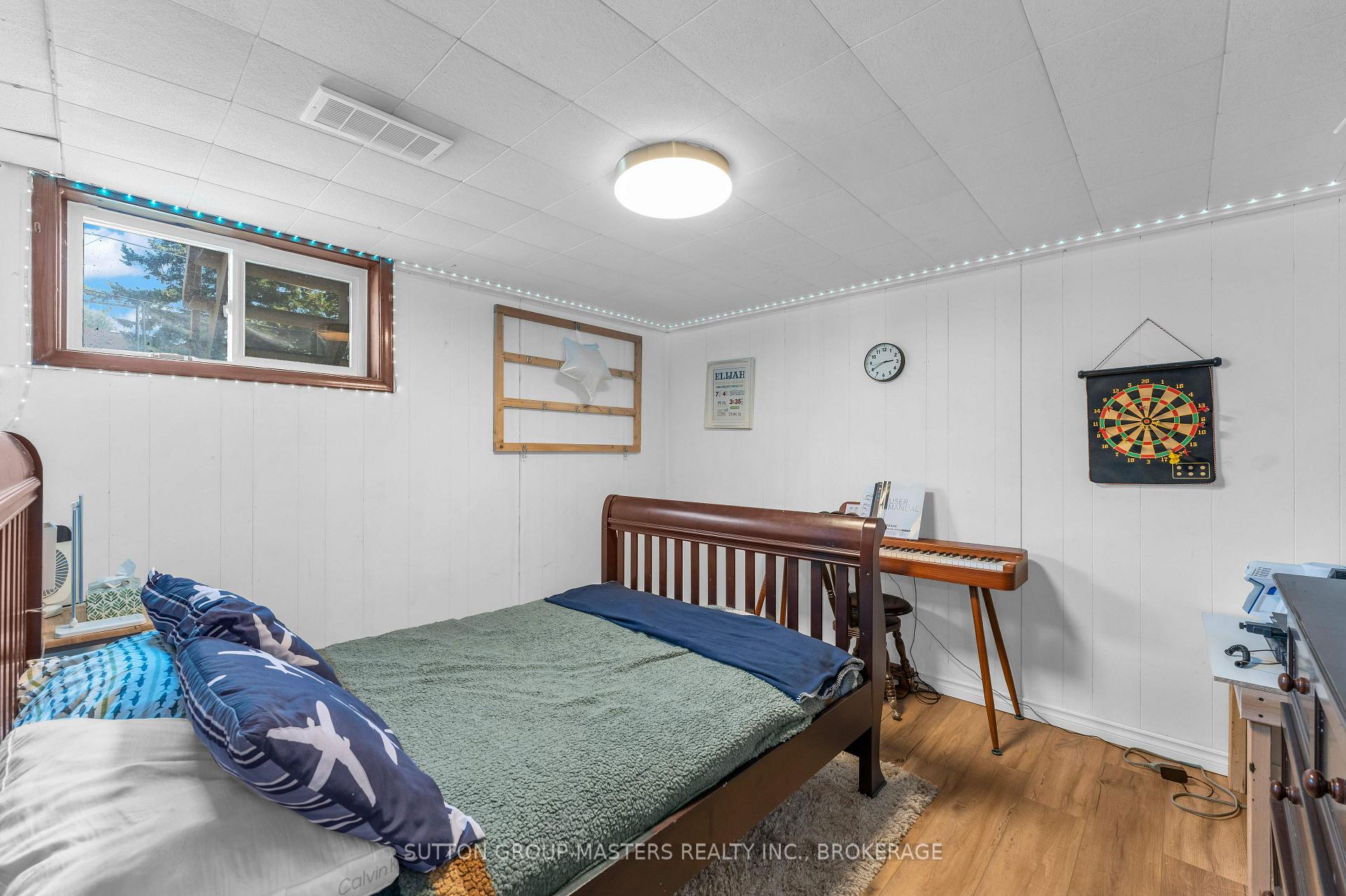 Photo 32 of 39 Oxford Crescent, Loyalist, Amherstview — HOMEH