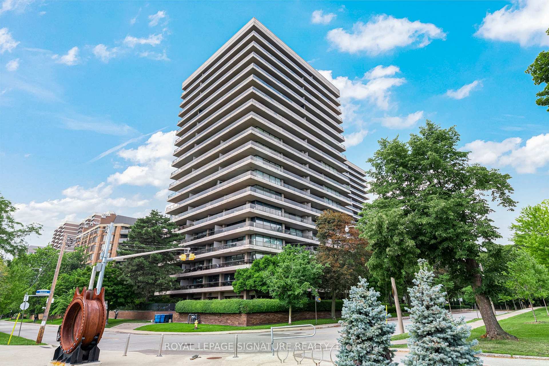 Photo 1 of Unit 704/705, 10 Avoca Avenue, Toronto, Rosedale-Moore Park — HOMEH