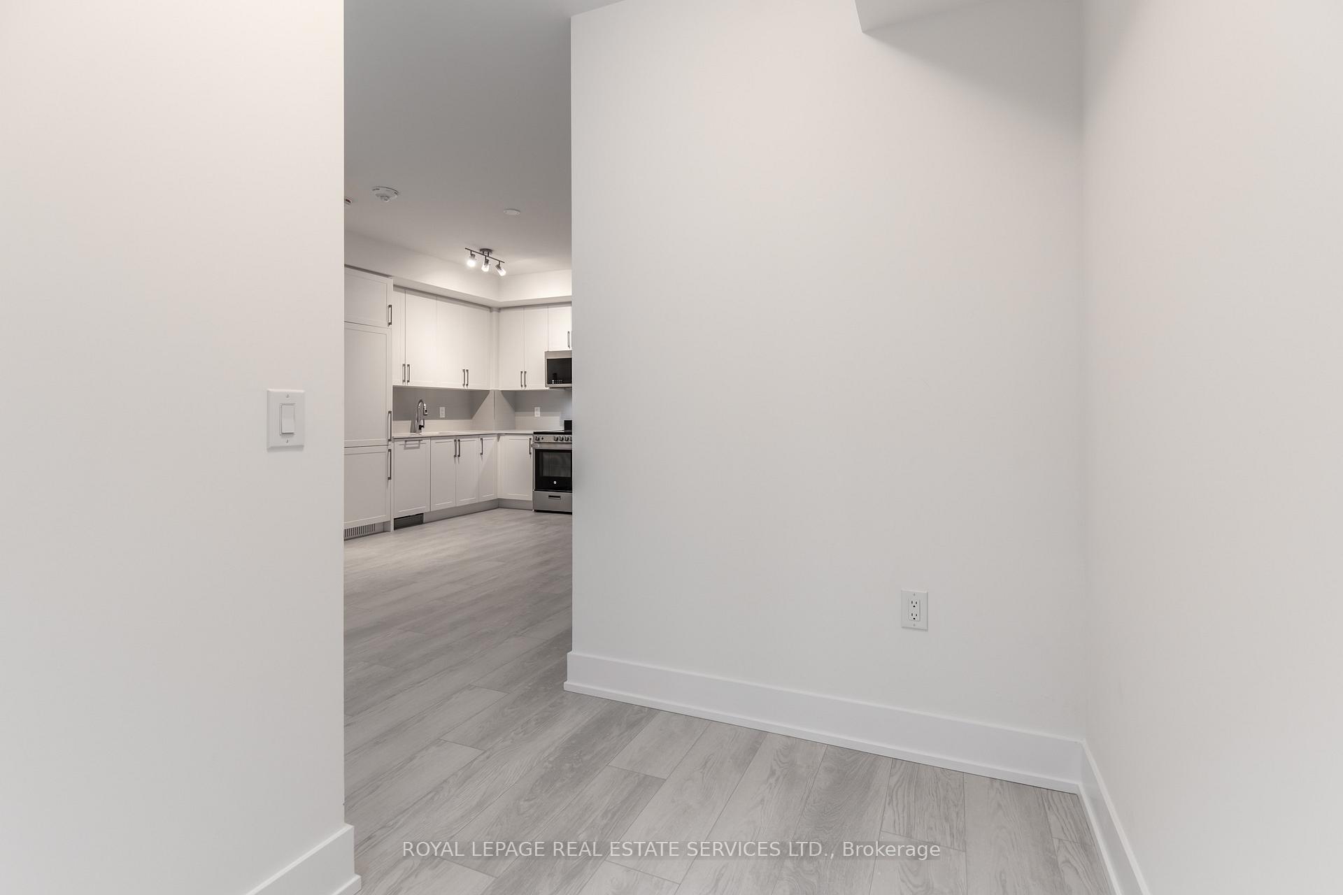Photo 11 of Unit 325, 2450 Old Bronte Road, Oakville, Westmount — HOMEH