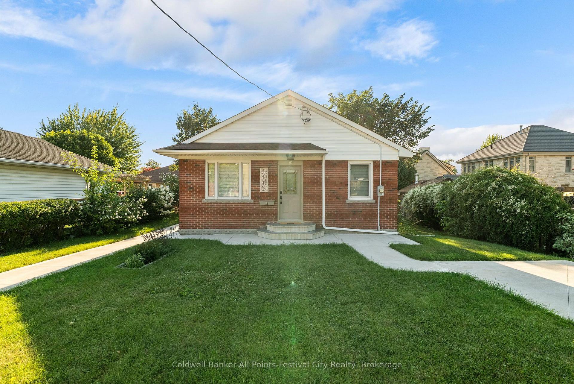 Photo 2 of 13 Waterloo Street N, Goderich, Goderich (Town) — HOMEH
