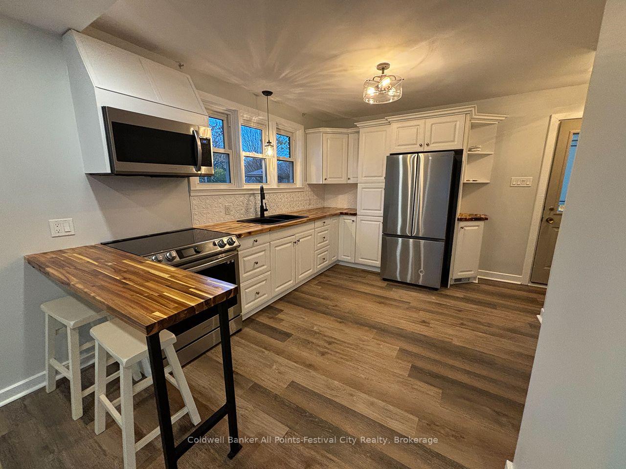 Photo 12 of 13 Waterloo Street N, Goderich, Goderich (Town) — HOMEH