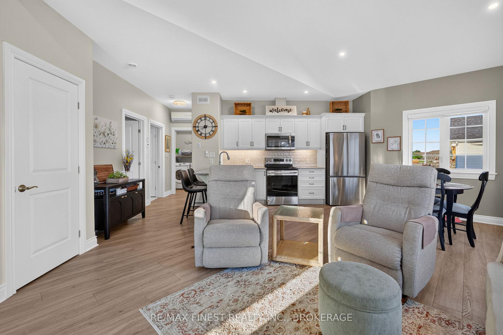 Photo 4 of 52 Lowry Place, Loyalist, Amherstview — HOMEH