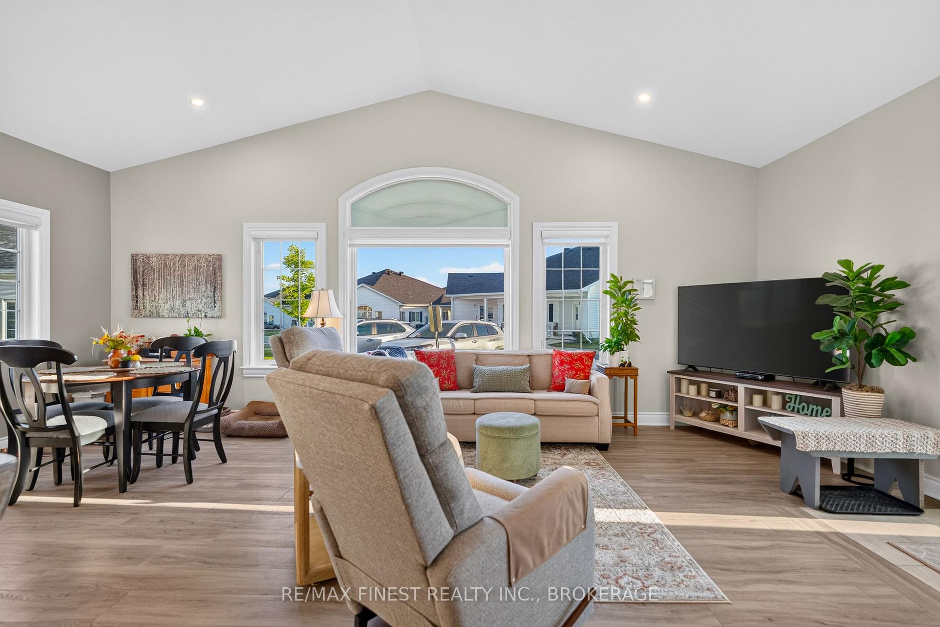 Photo 8 of 52 Lowry Place, Loyalist, Amherstview — HOMEH