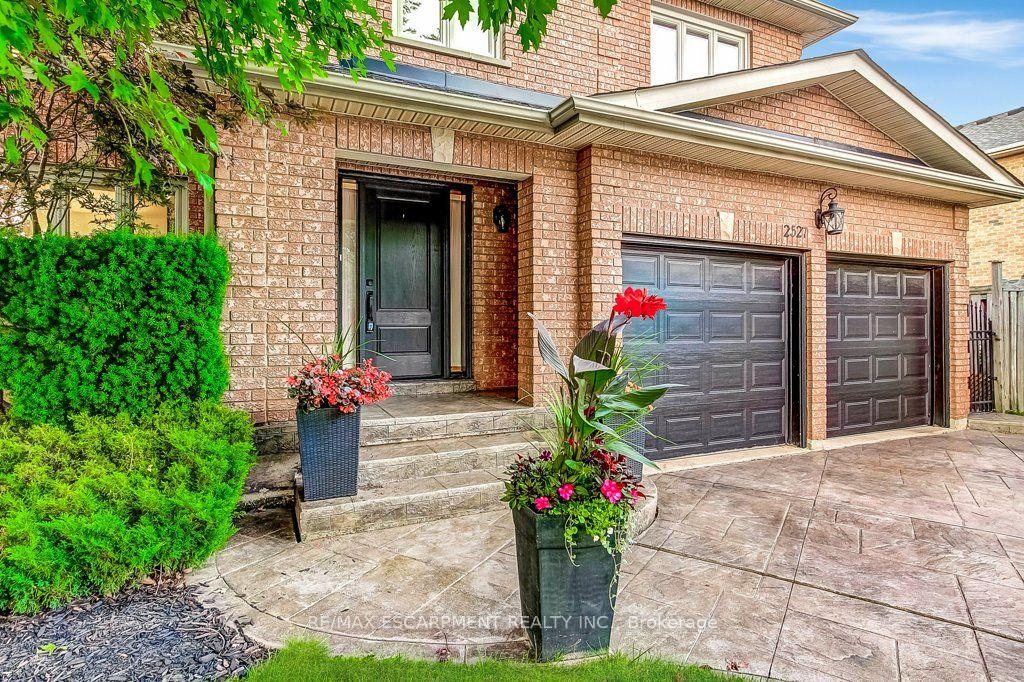 Photo 3 of 2527 Andover Road, Oakville, River Oaks — HOMEH