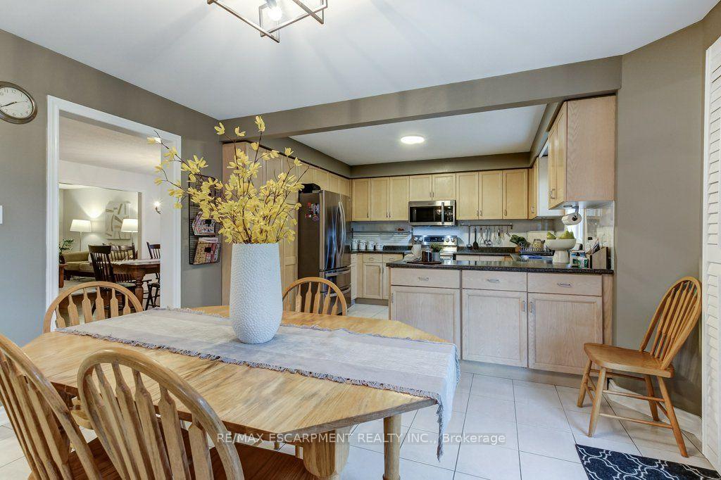 Photo 11 of 2527 Andover Road, Oakville, River Oaks — HOMEH