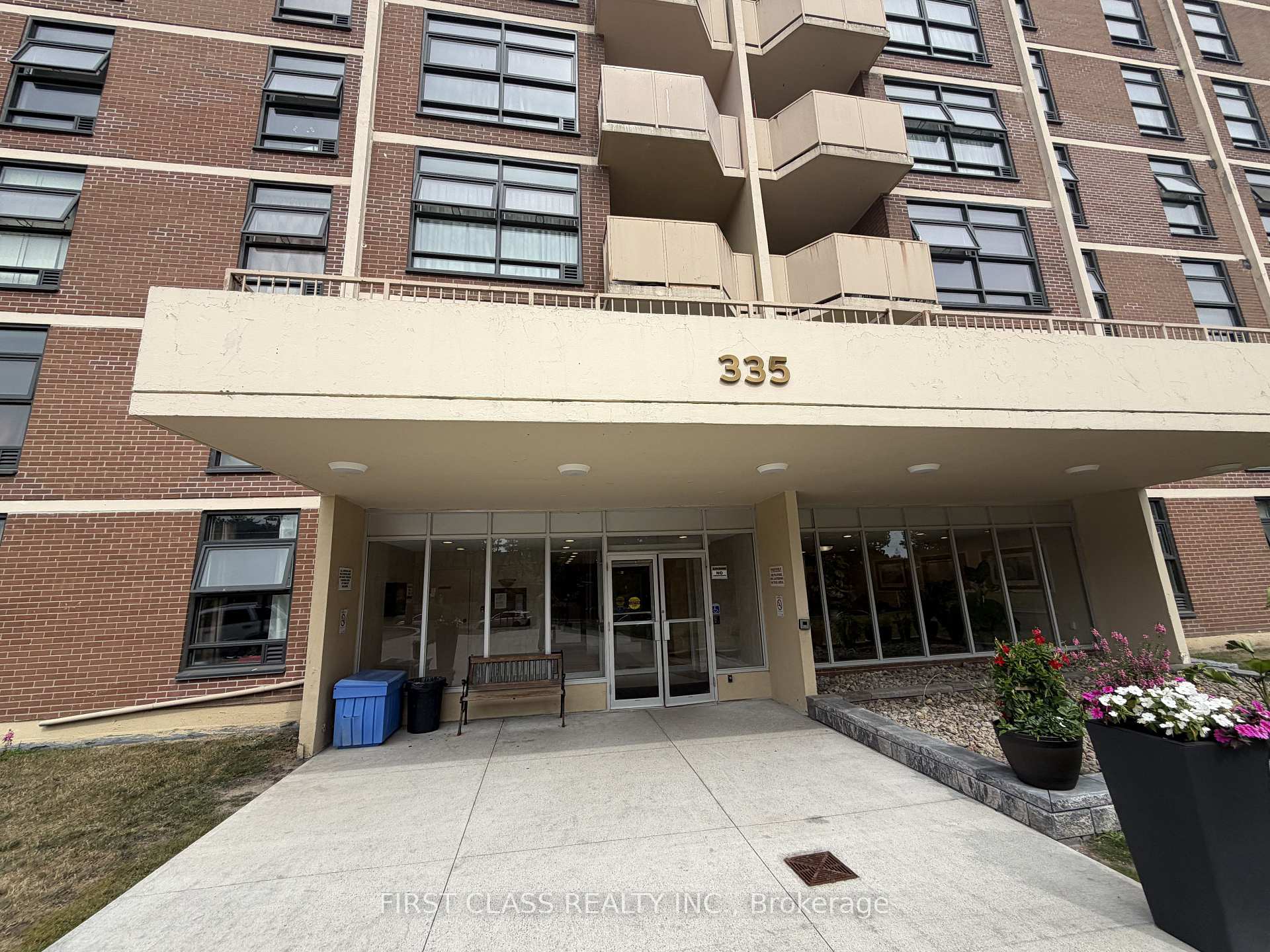 Front of Unit 903, 335 Driftwood Avenue