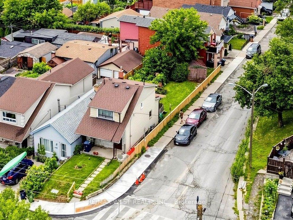 Photo 11 of 410 Silverthorn Avenue, Toronto, Keelesdale-Eglinton West — HOMEH