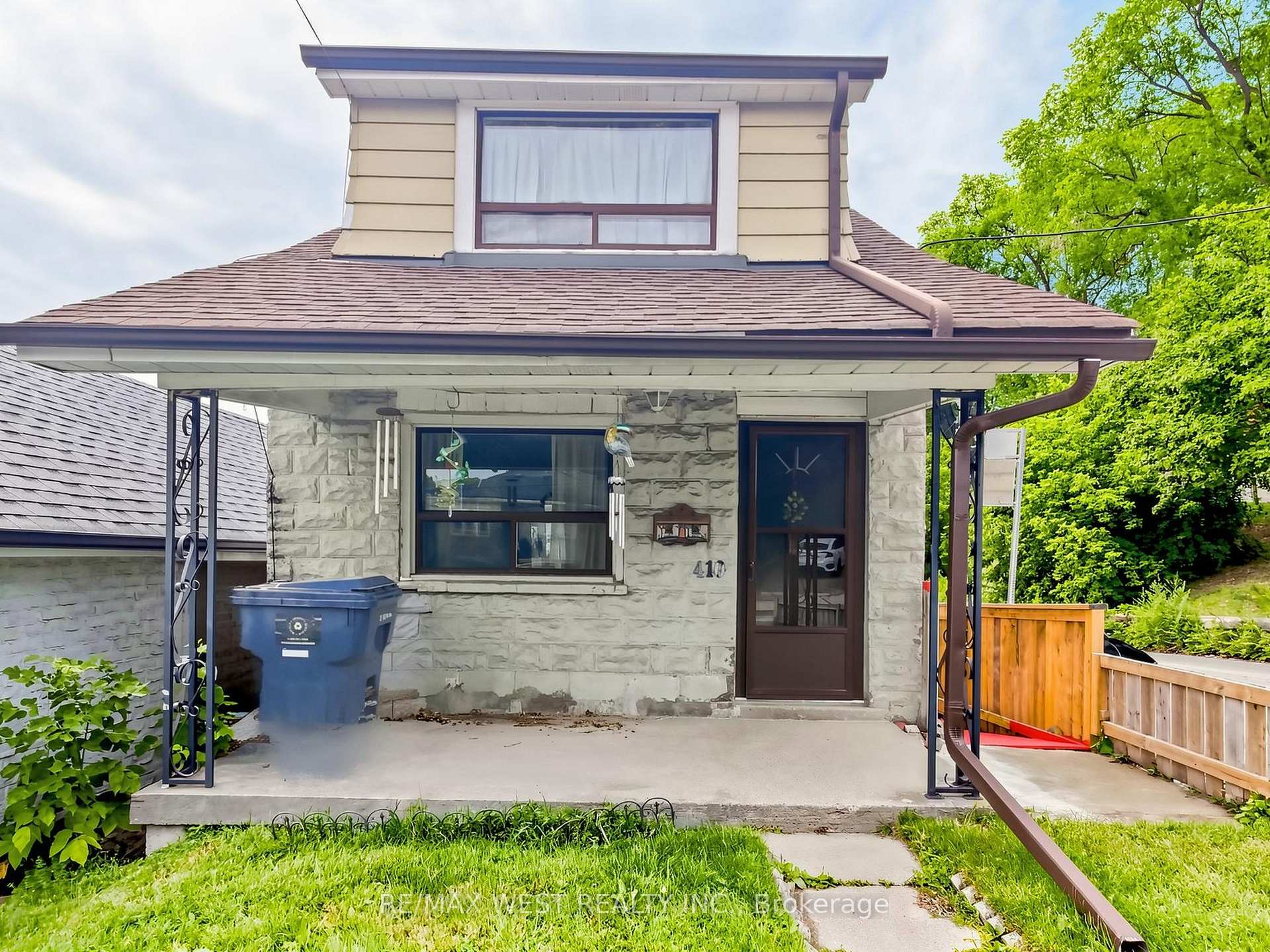 Photo 2 of 410 Silverthorn Avenue, Toronto, Keelesdale-Eglinton West — HOMEH