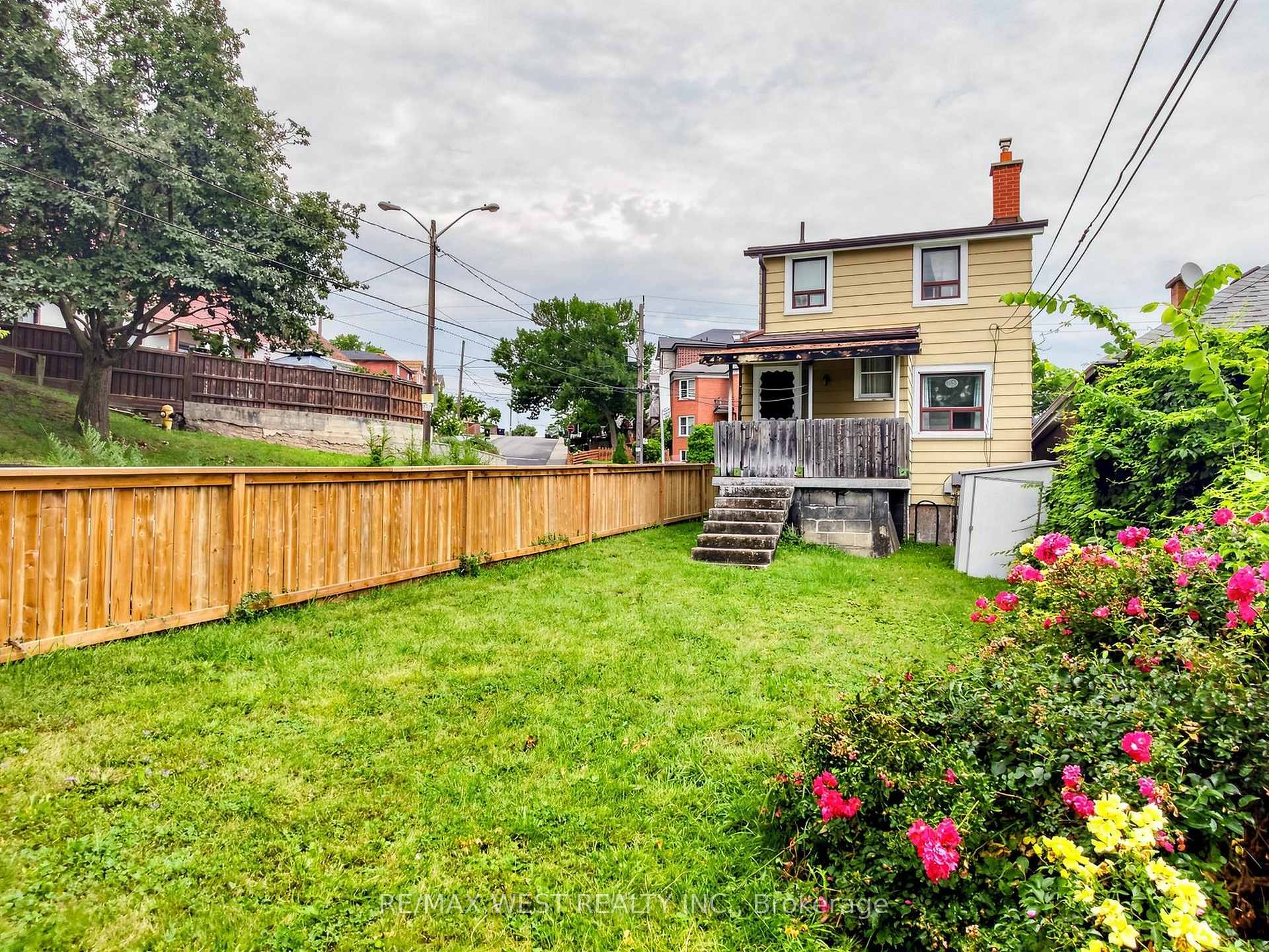 Photo 15 of 410 Silverthorn Avenue, Toronto, Keelesdale-Eglinton West — HOMEH