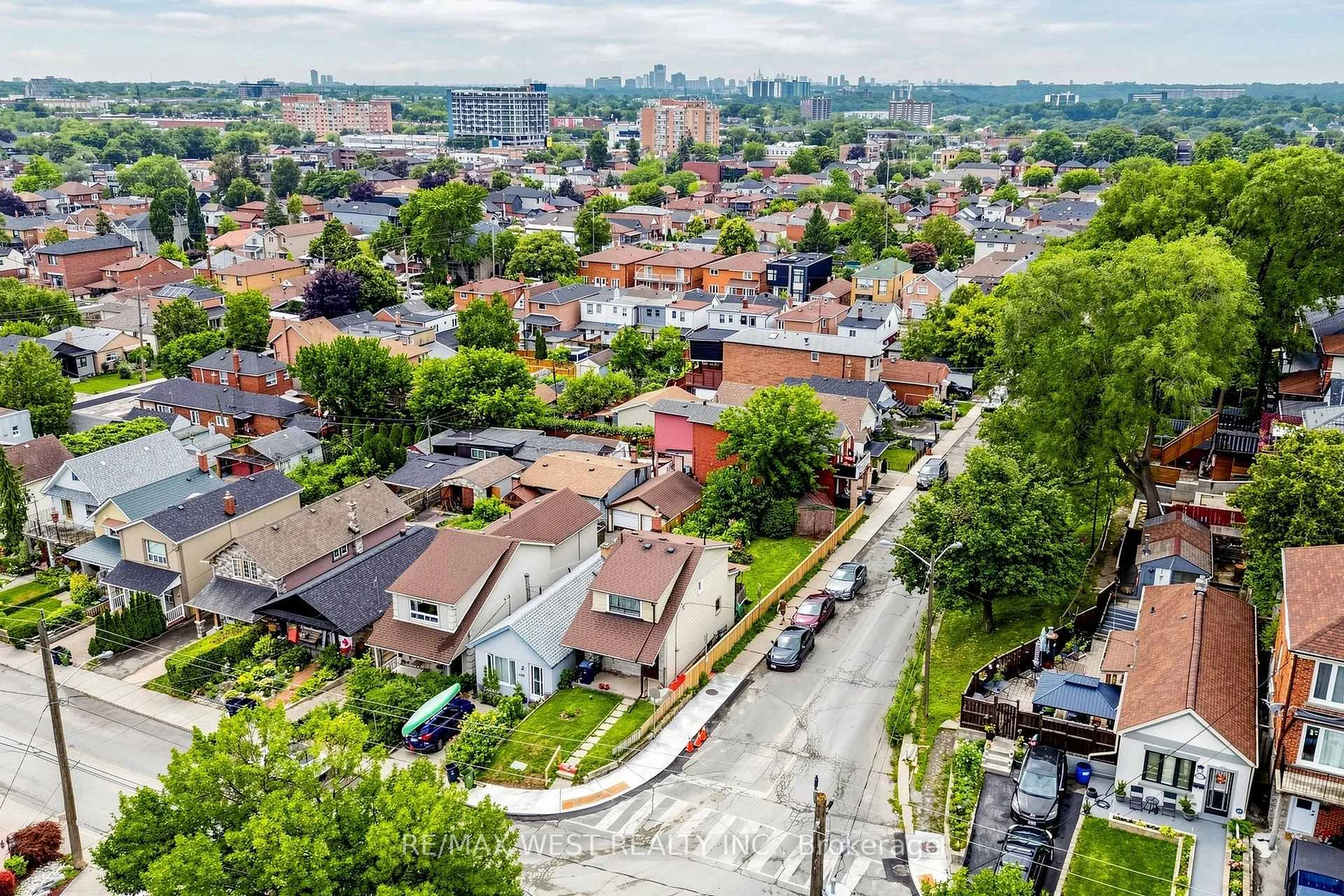 Photo 17 of 410 Silverthorn Avenue, Toronto, Keelesdale-Eglinton West — HOMEH