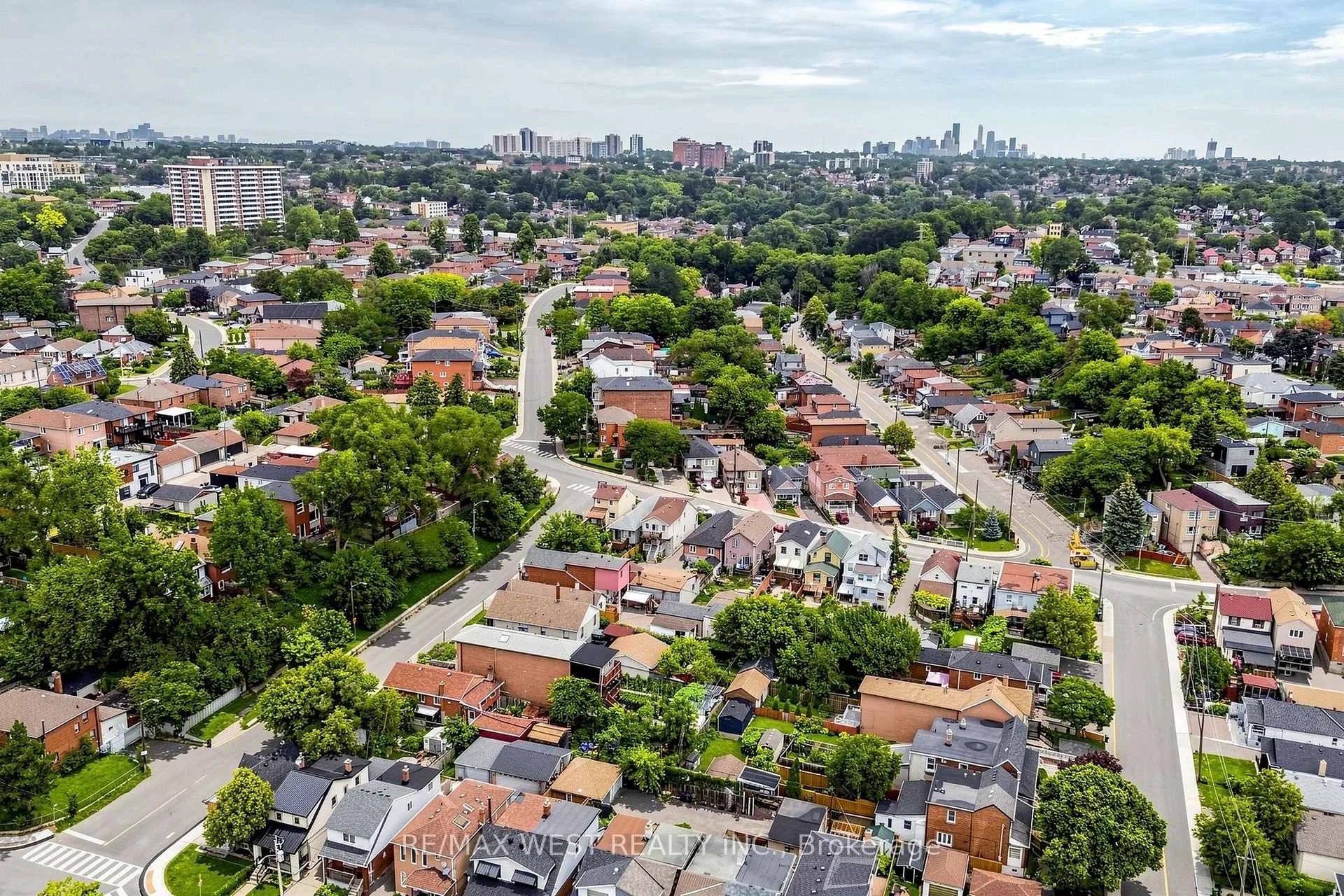 Photo 20 of 410 Silverthorn Avenue, Toronto, Keelesdale-Eglinton West — HOMEH