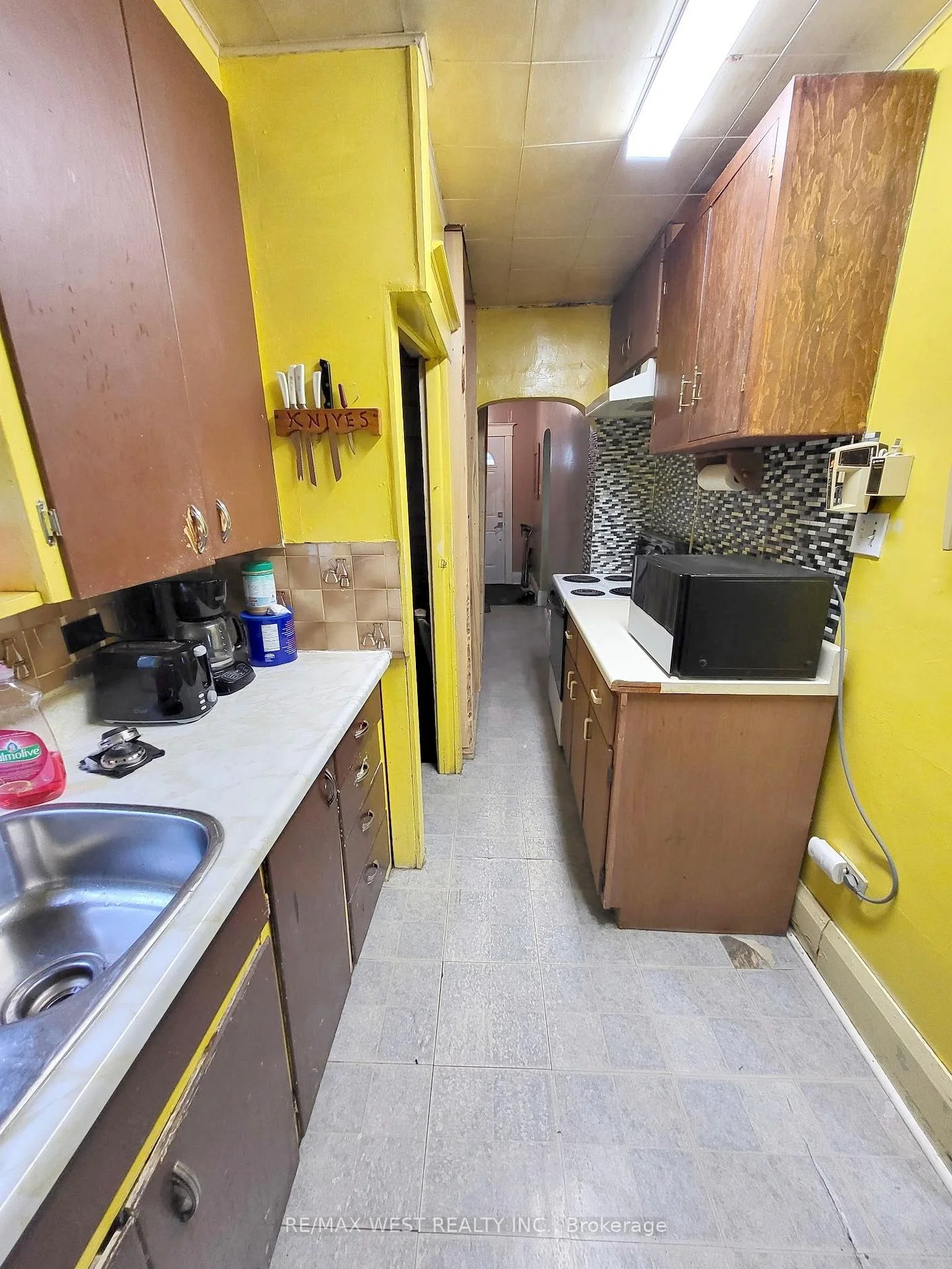 Photo 9 of 410 Silverthorn Avenue, Toronto, Keelesdale-Eglinton West — HOMEH