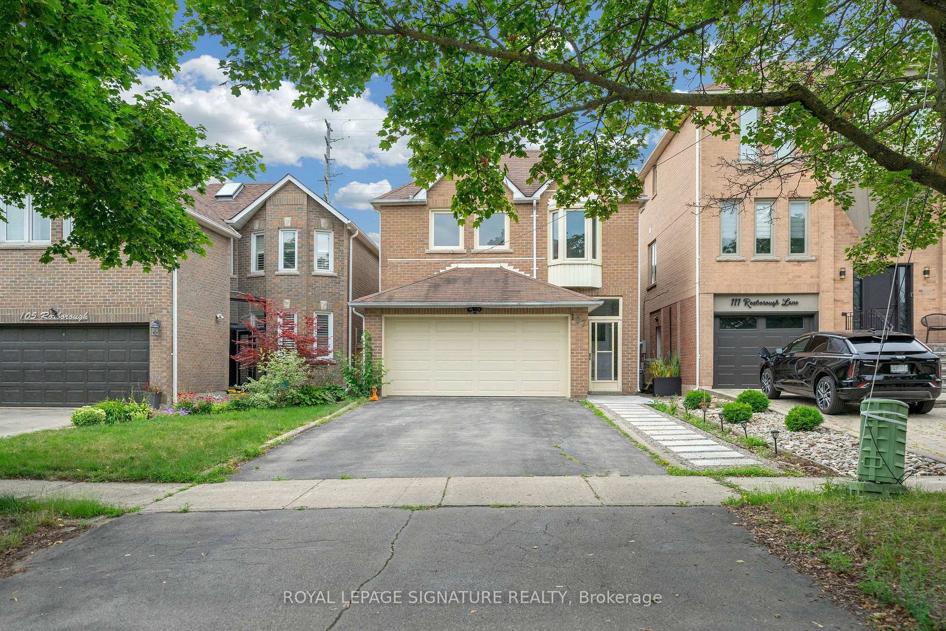 Photo 2 of 107 Roxborough Lane, Vaughan, Uplands — HOMEH