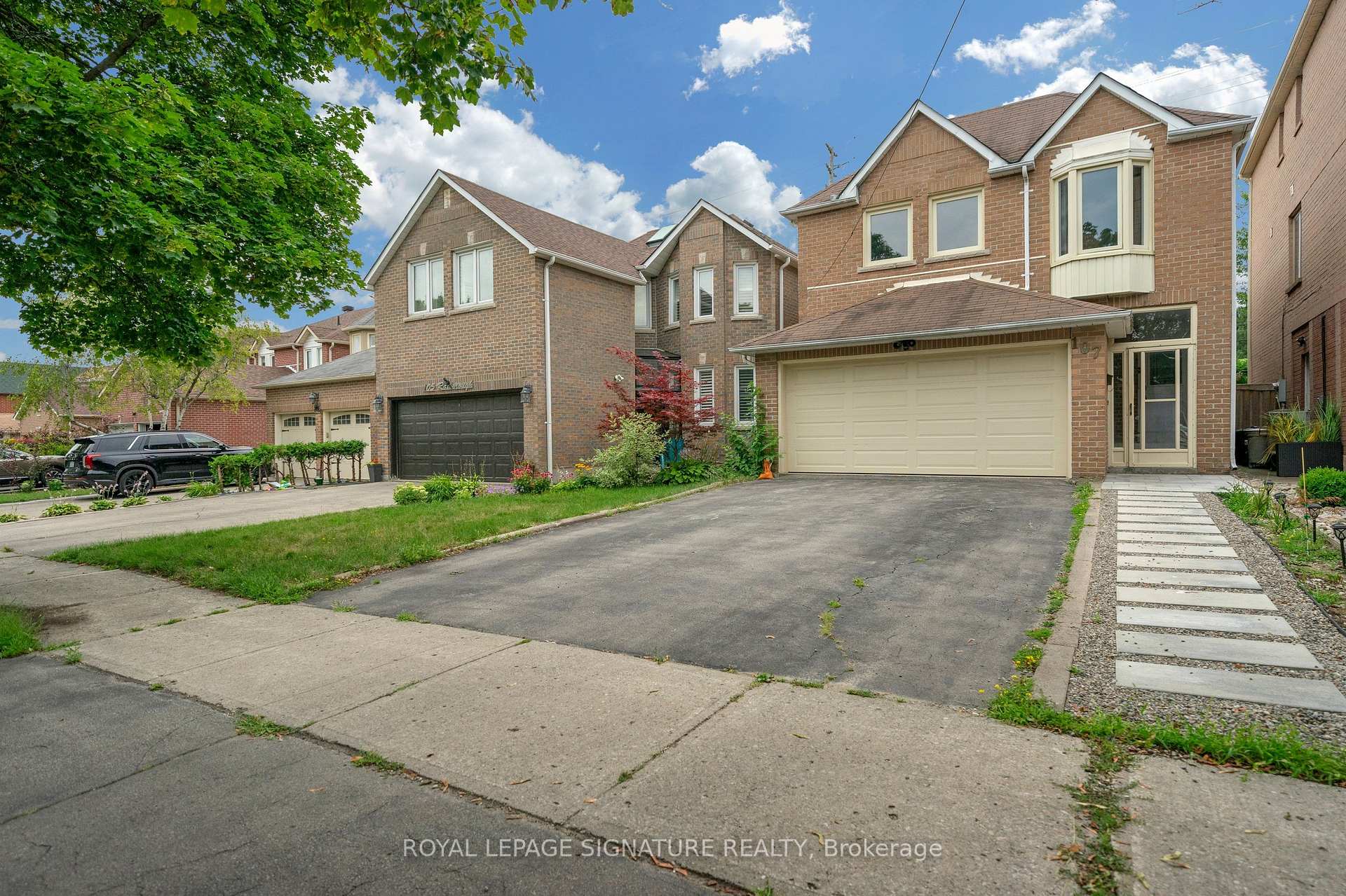 Photo 6 of 107 Roxborough Lane, Vaughan, Uplands — HOMEH