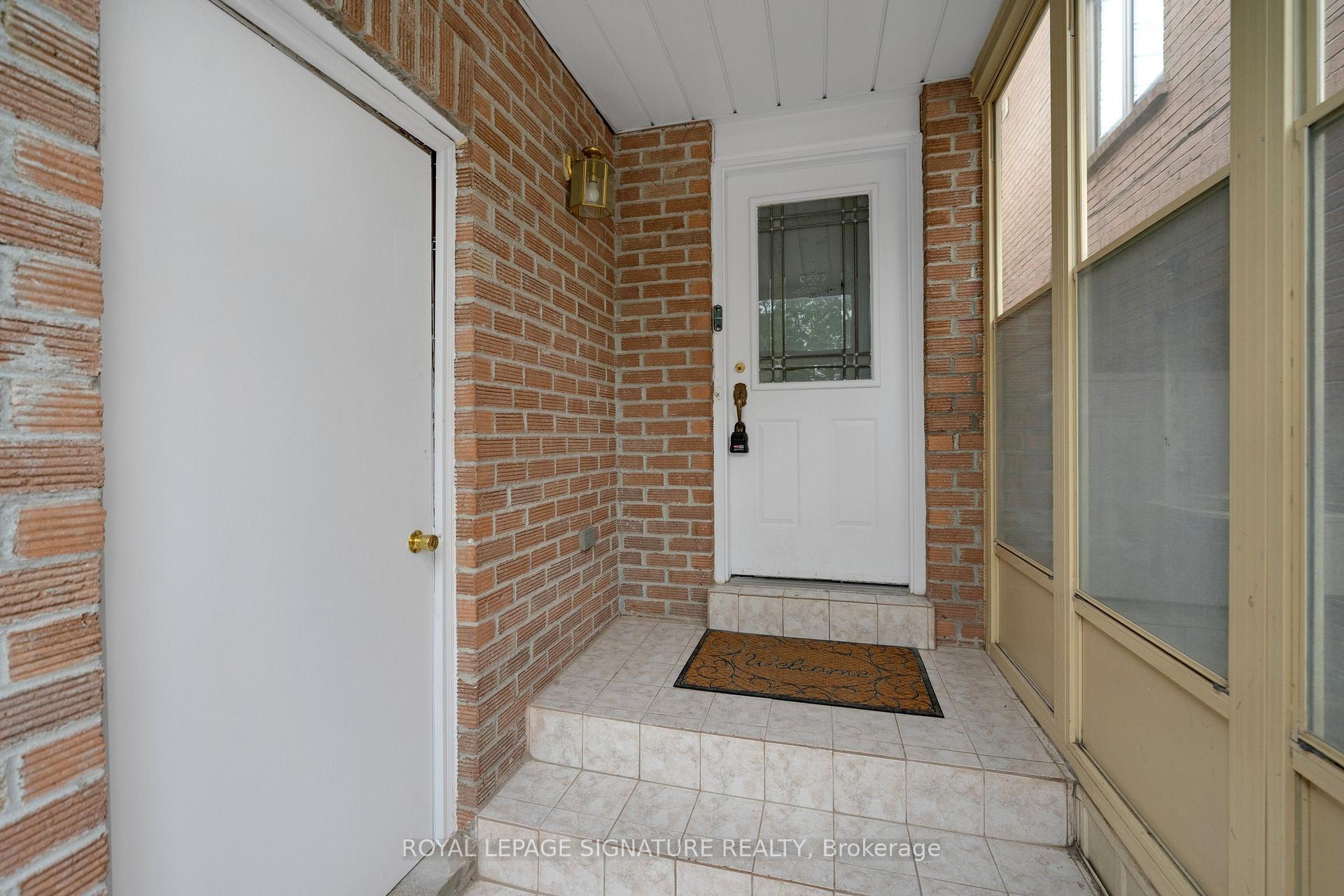 Photo 10 of 107 Roxborough Lane, Vaughan, Uplands — HOMEH